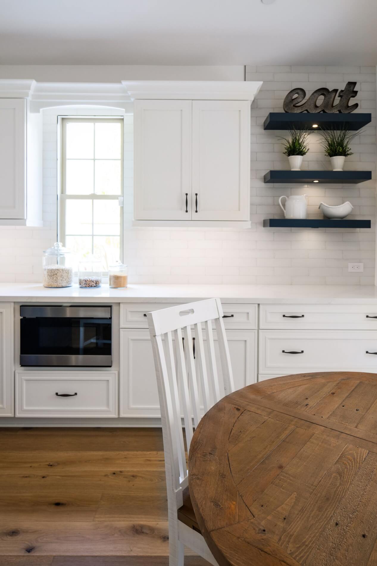 Pros and Cons for Open Shelves in the Kitchen