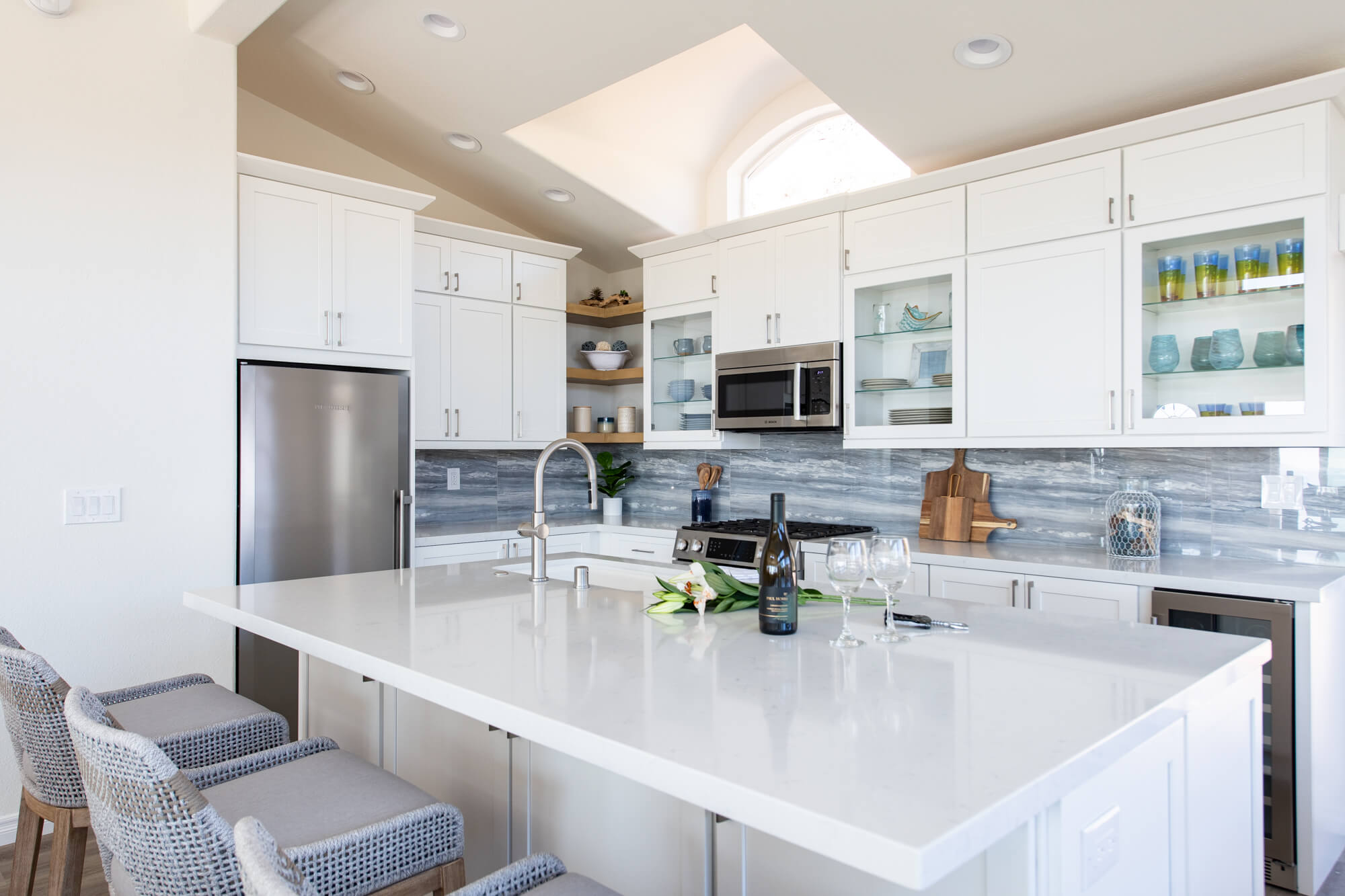 Coastal-blue-kitchen-backsplash