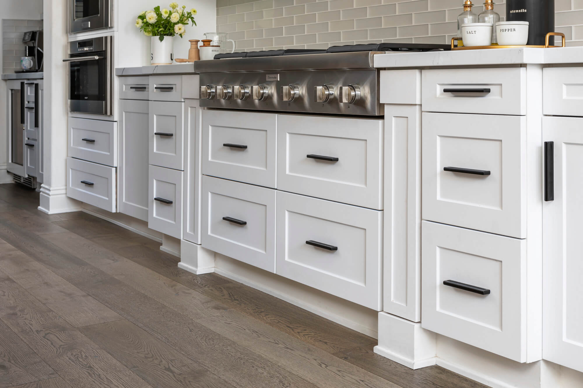 San Clemente Kitchen with island dishwasher shelf