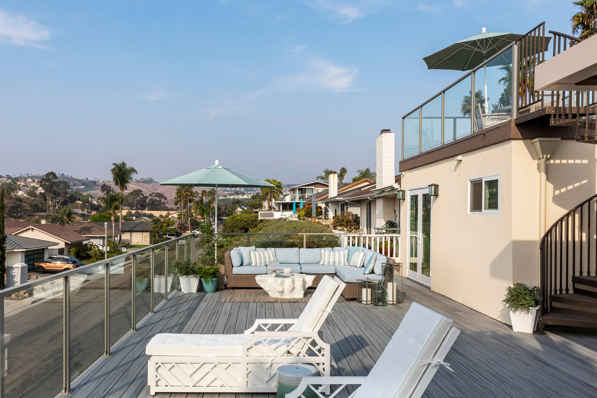 Lounging-Outdoor-Deck