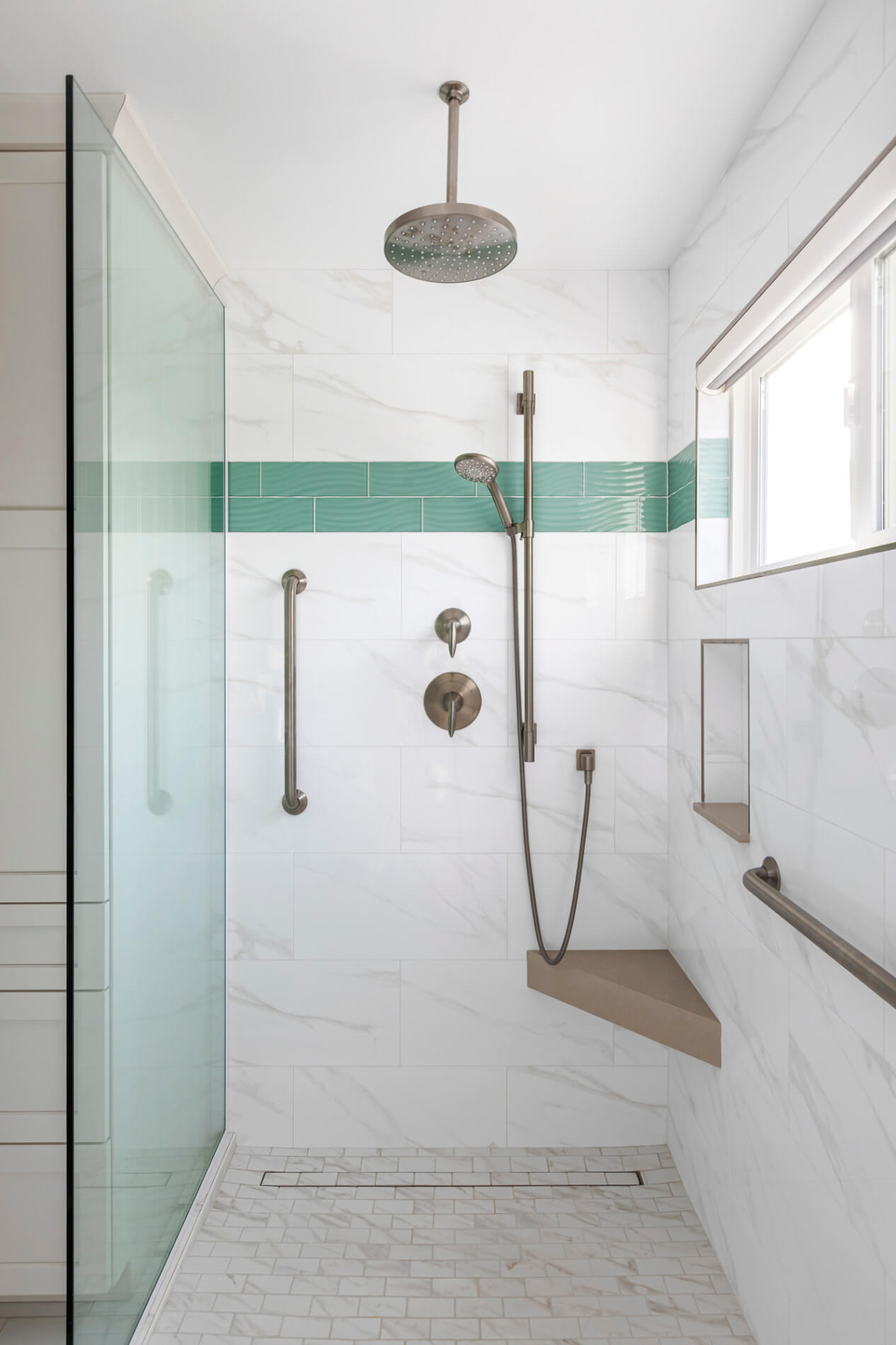 San-Clemente-Universal-Shower