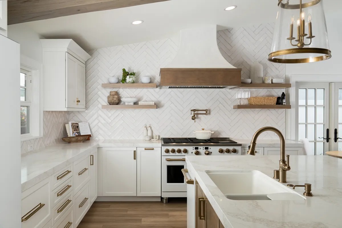 Ceiling height backsplash in Huntington Beach kitchen remodel
