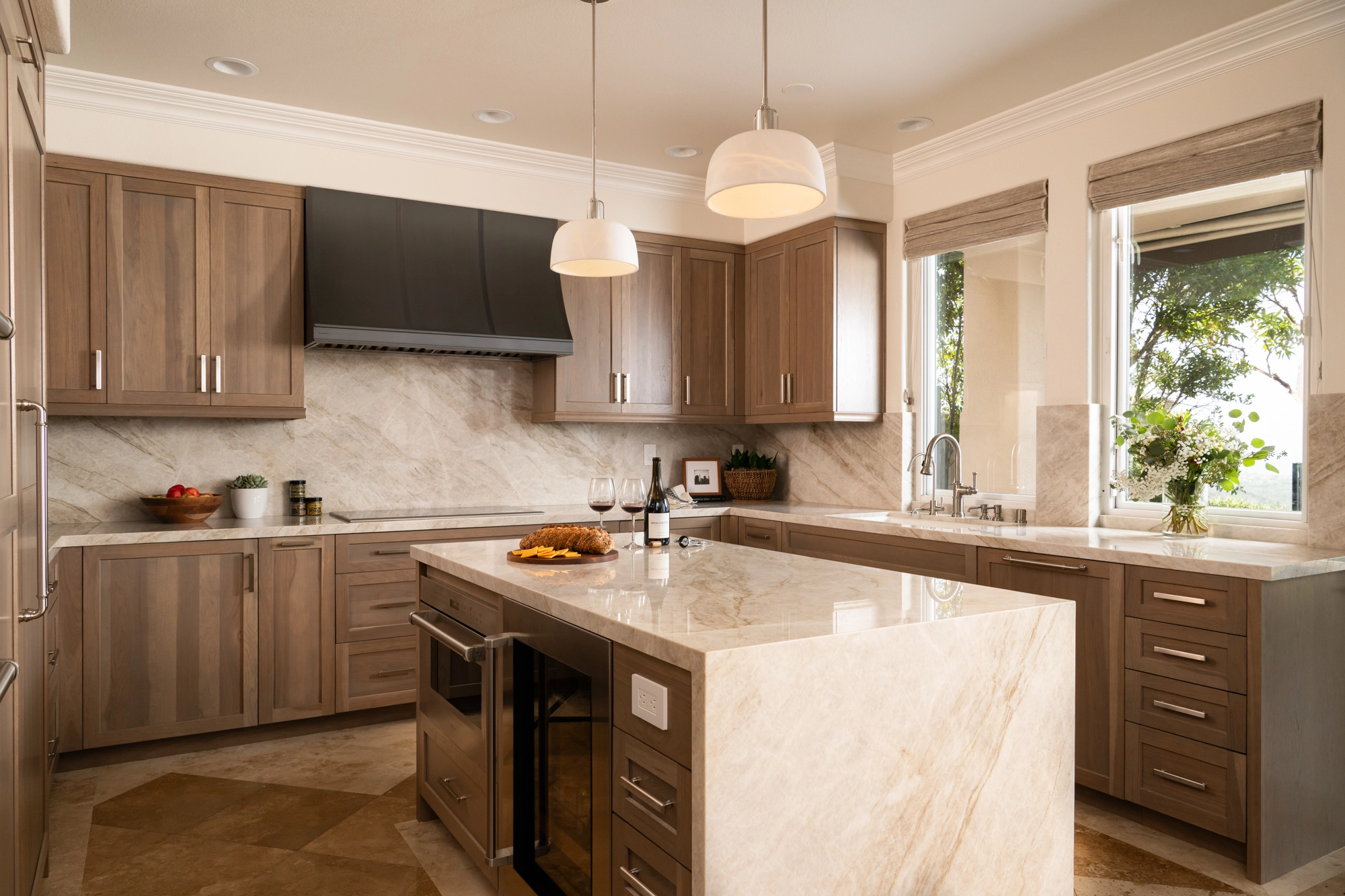 Luxurious matching countertop and kitchen backsplash