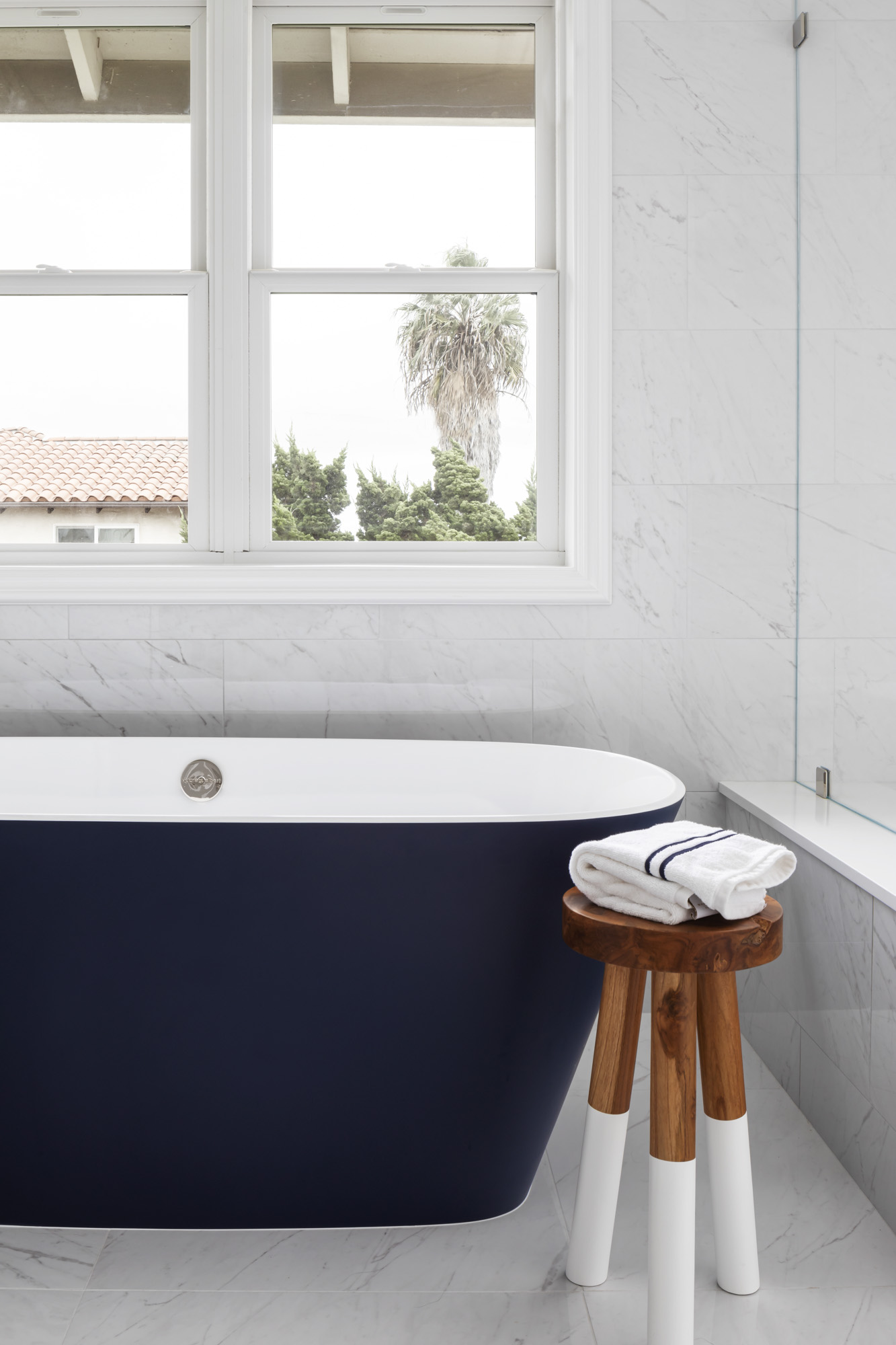 Sapphire-blue-bathtub
