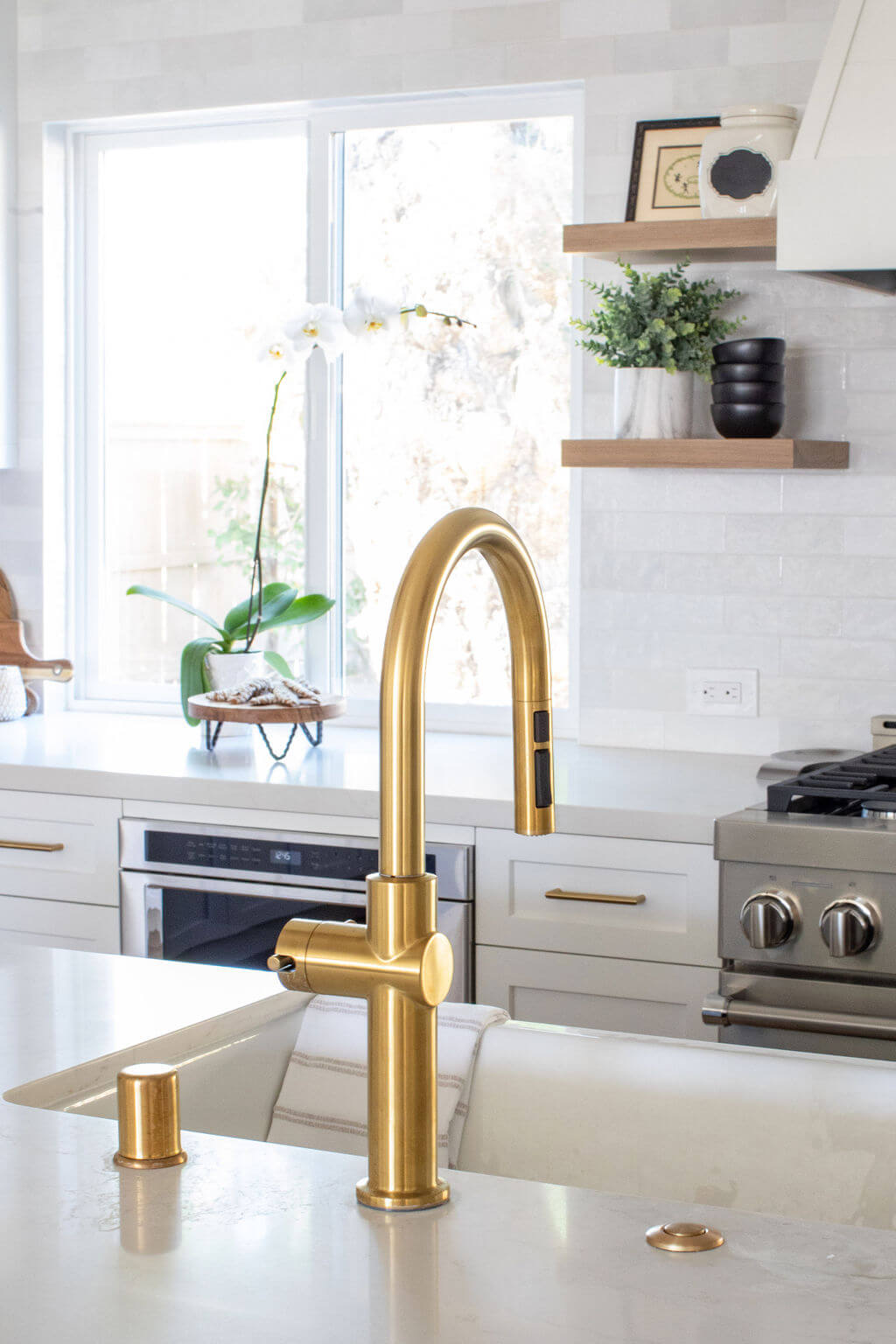 Gold-kitchen-faucet