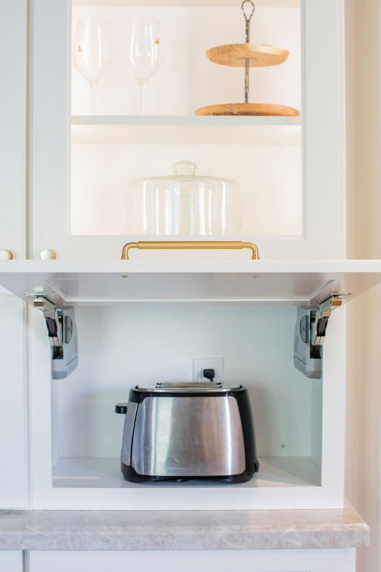 Garage-door-kitchen-hidden-electrical-outlet