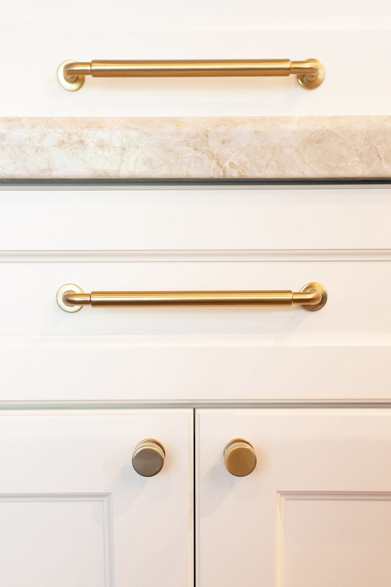 gold-pulls-and-kitchen-knobs