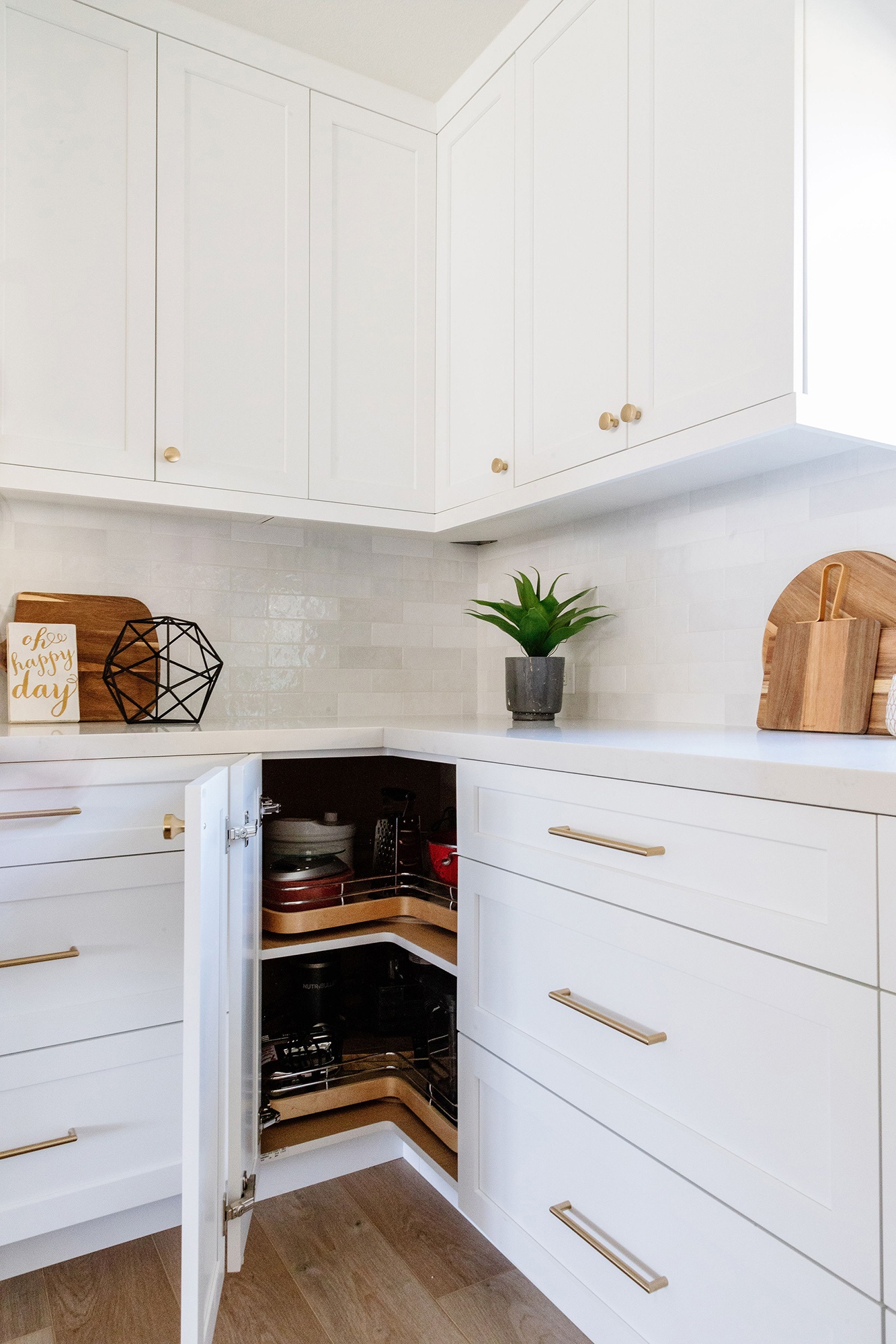 Kitchen-Design-Trends-Double-Jointed-Corner-Cabinet