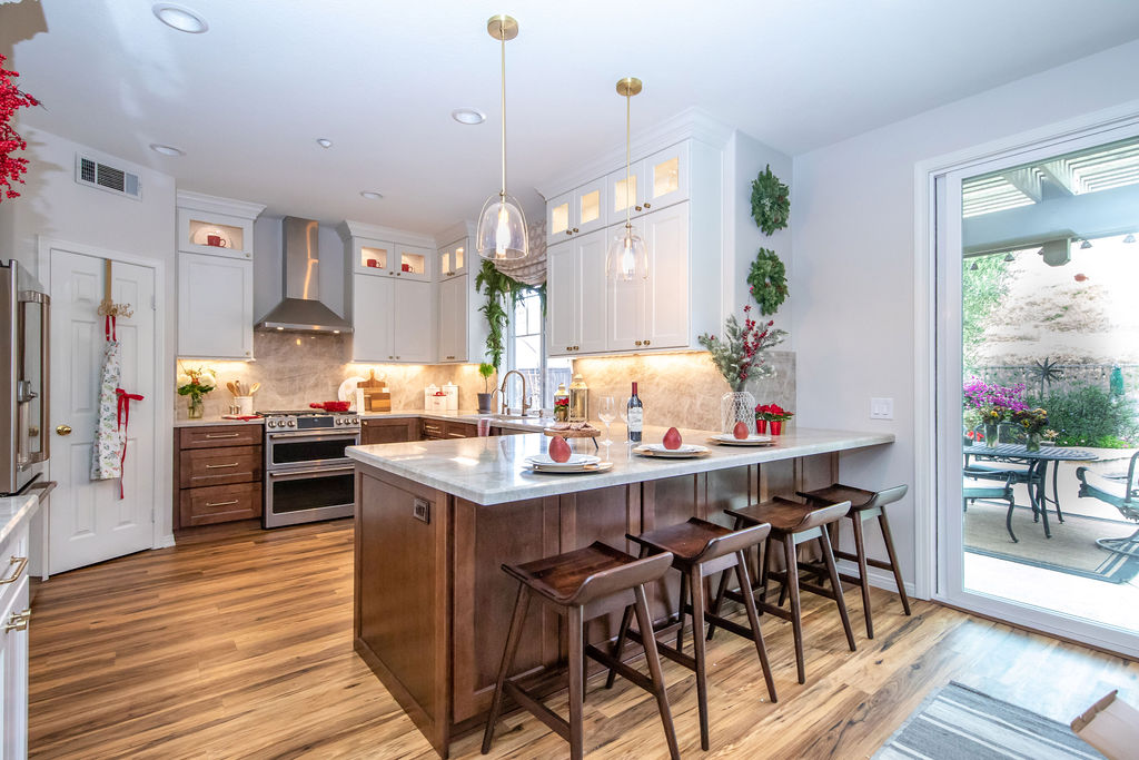 Two-toned cabinetry