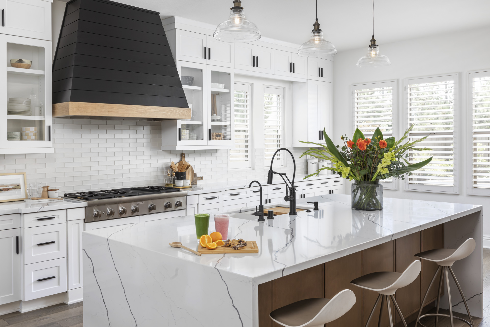 Black-farmhouse-hood