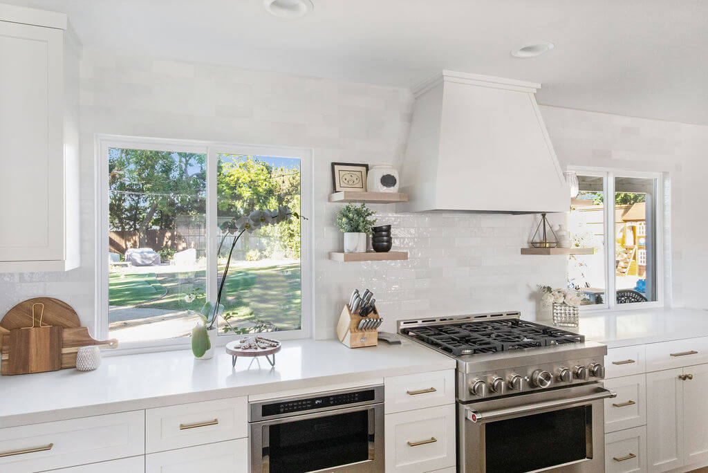 White-kitchen-hood