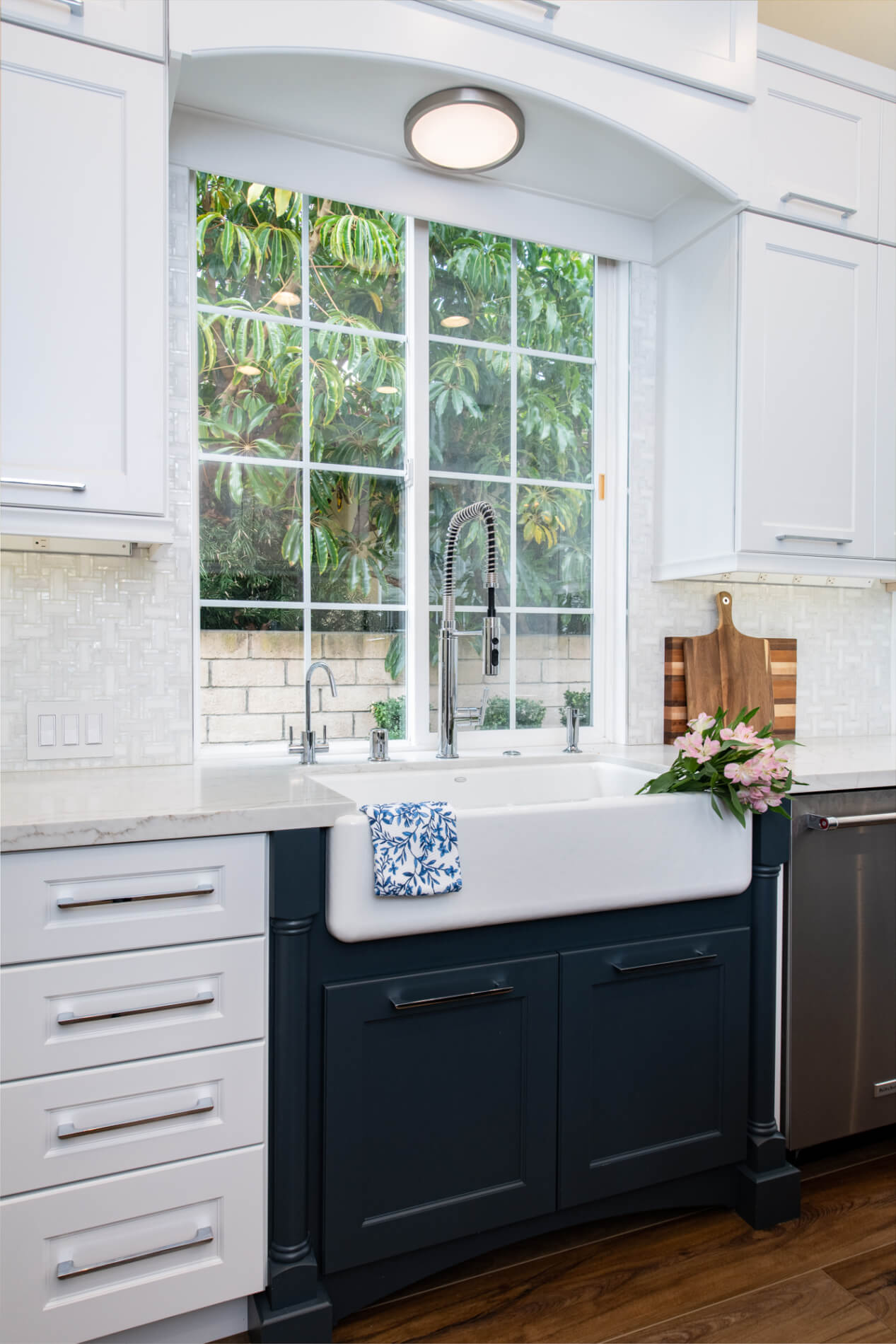 Almafi-two-toned-kitchen-renovation-in-Rancho-Santa-Margarita