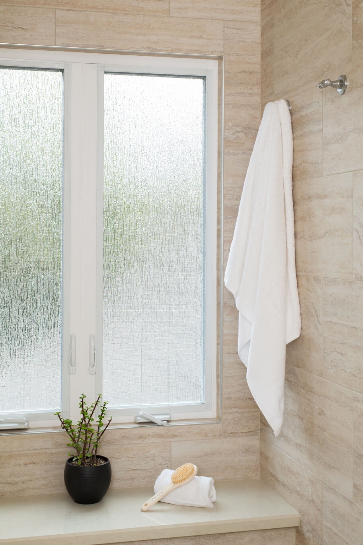 Kitchen-island-with-dining-bar-seating-for-family-dinners-in-remodel