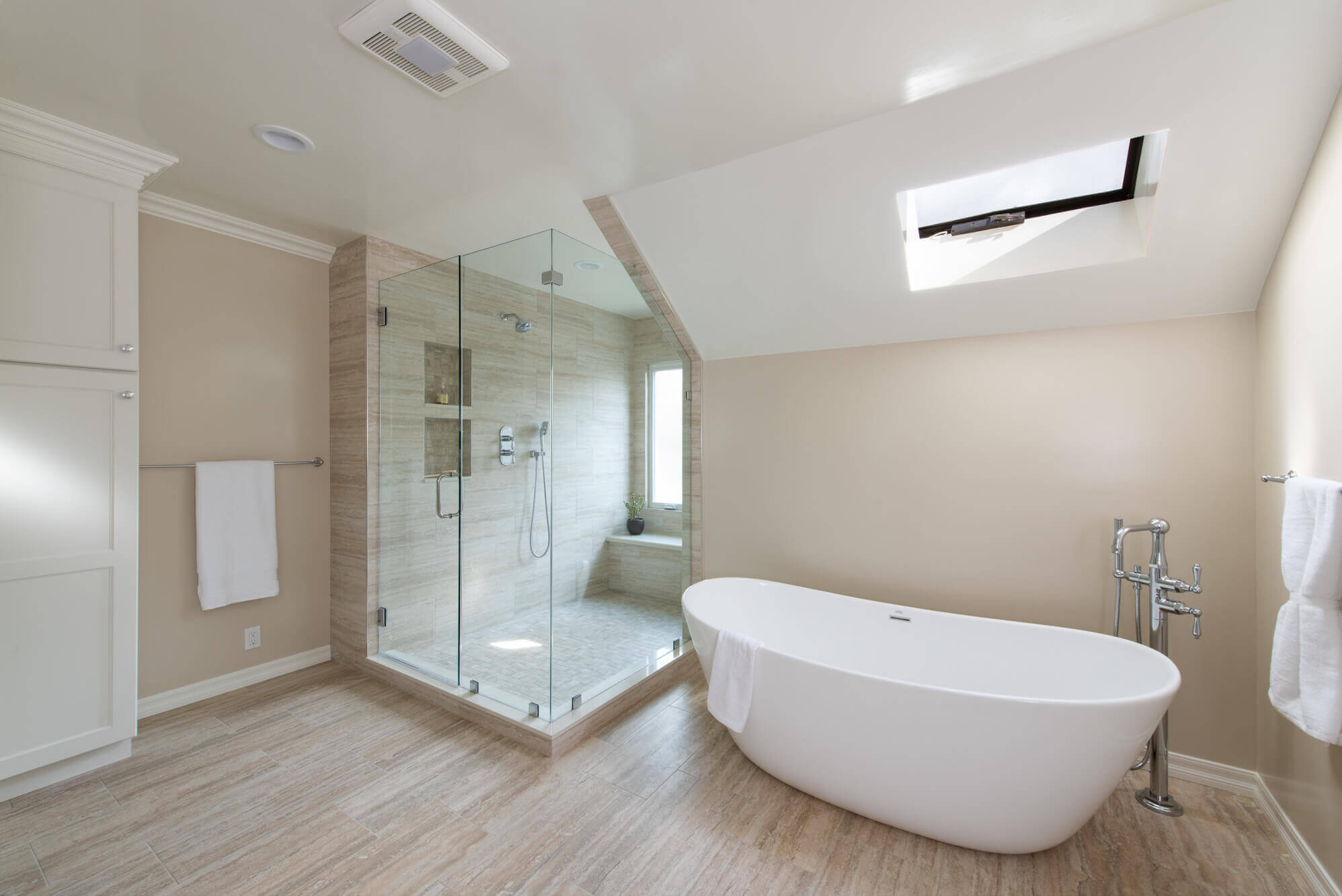 Wood-corner-shelving-to-store-decorations-in-kitchen-remodel