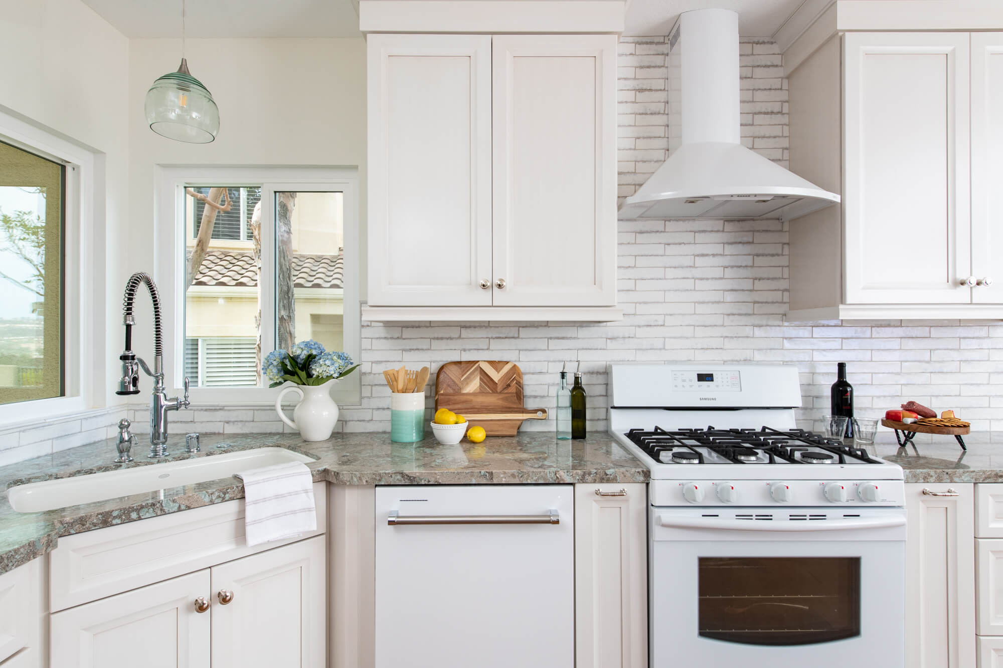 Laguna-Niguel-kitchen-remodel-with-colorful-quartz-countertop