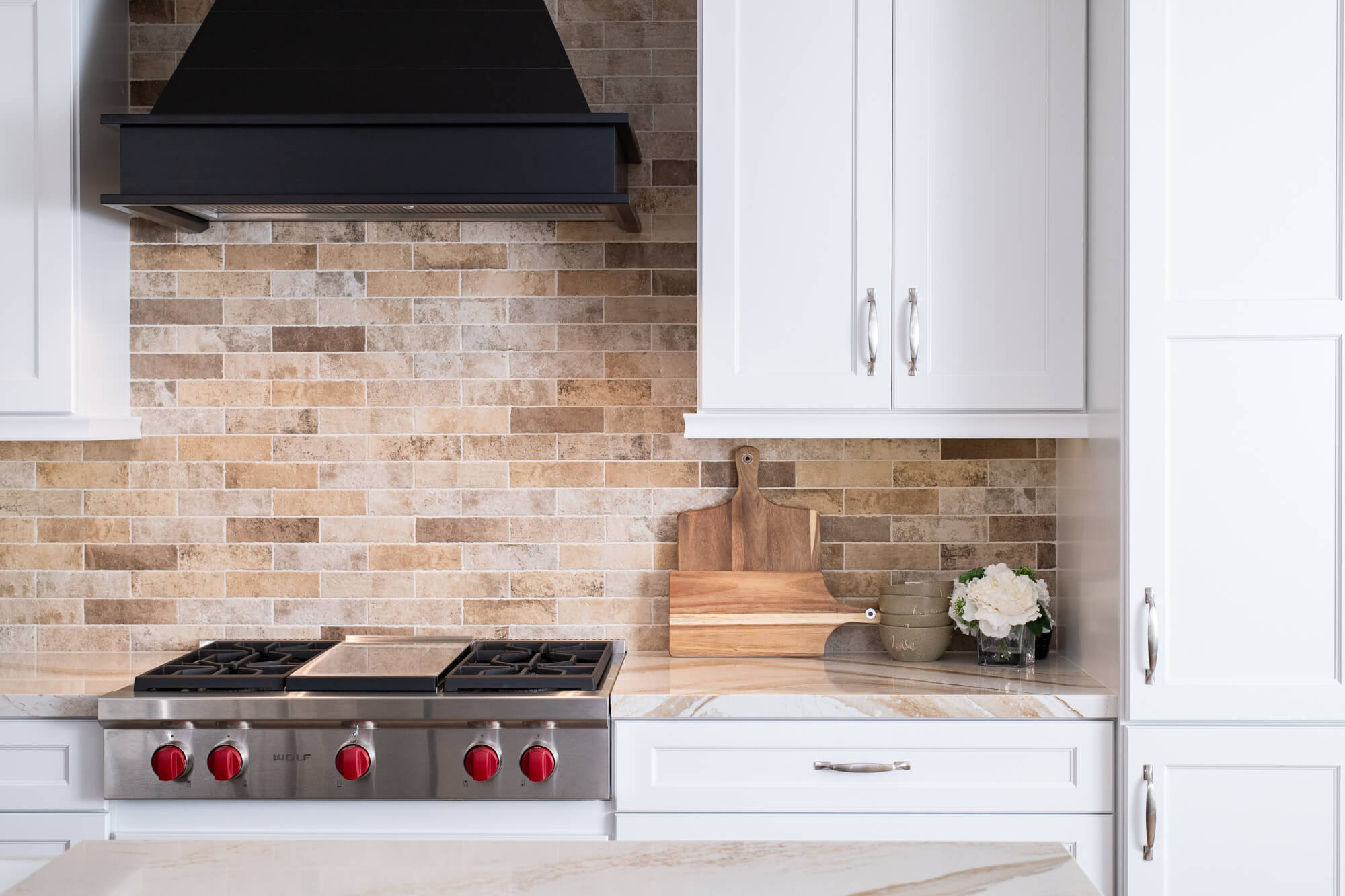Porcelain-tile-backsplash-in-kitchen-remodel