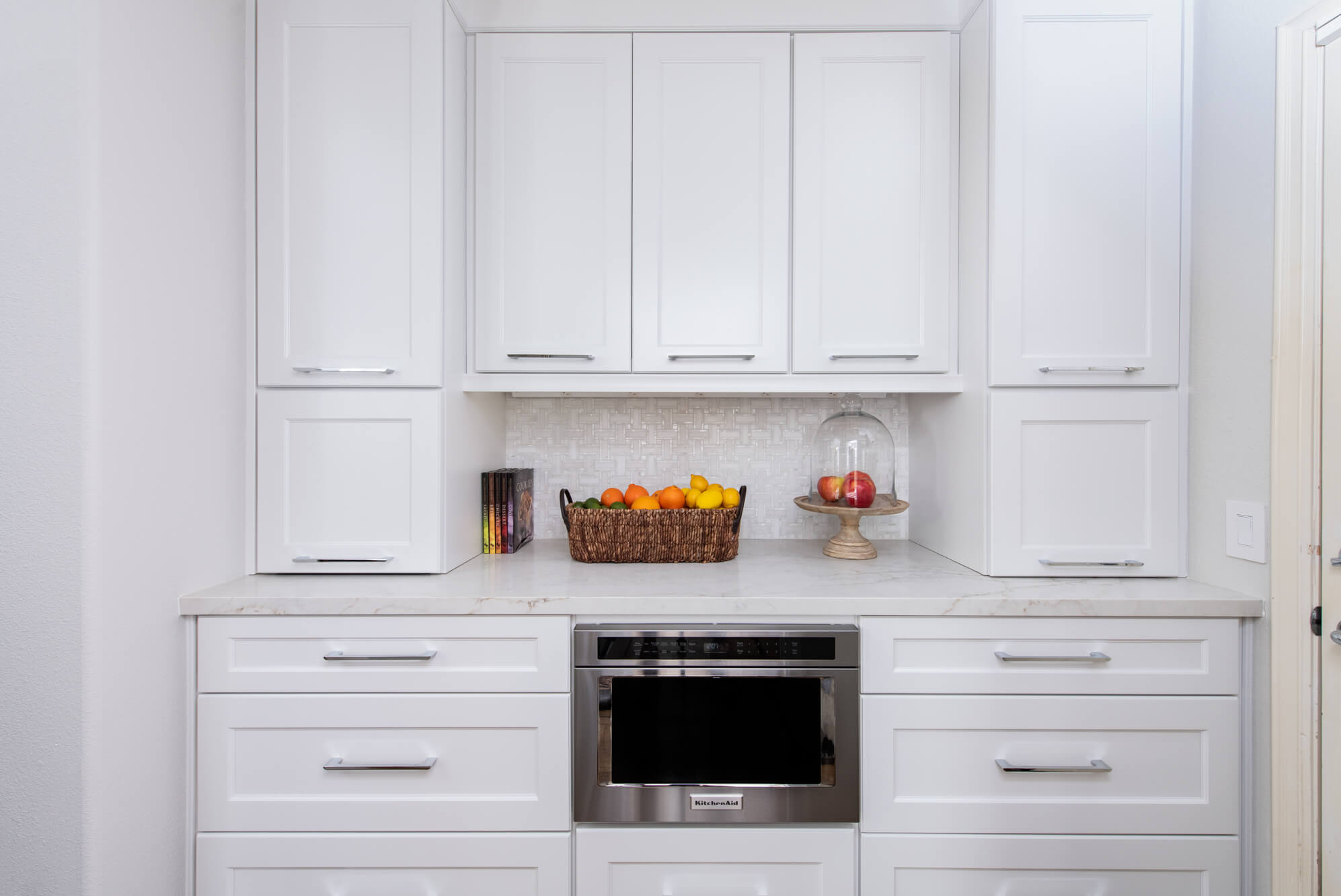 https://www.seapointe.com/wp-content/uploads/2021/05/butlers-pantry-with-cabinetry-and-marble-tile.jpg