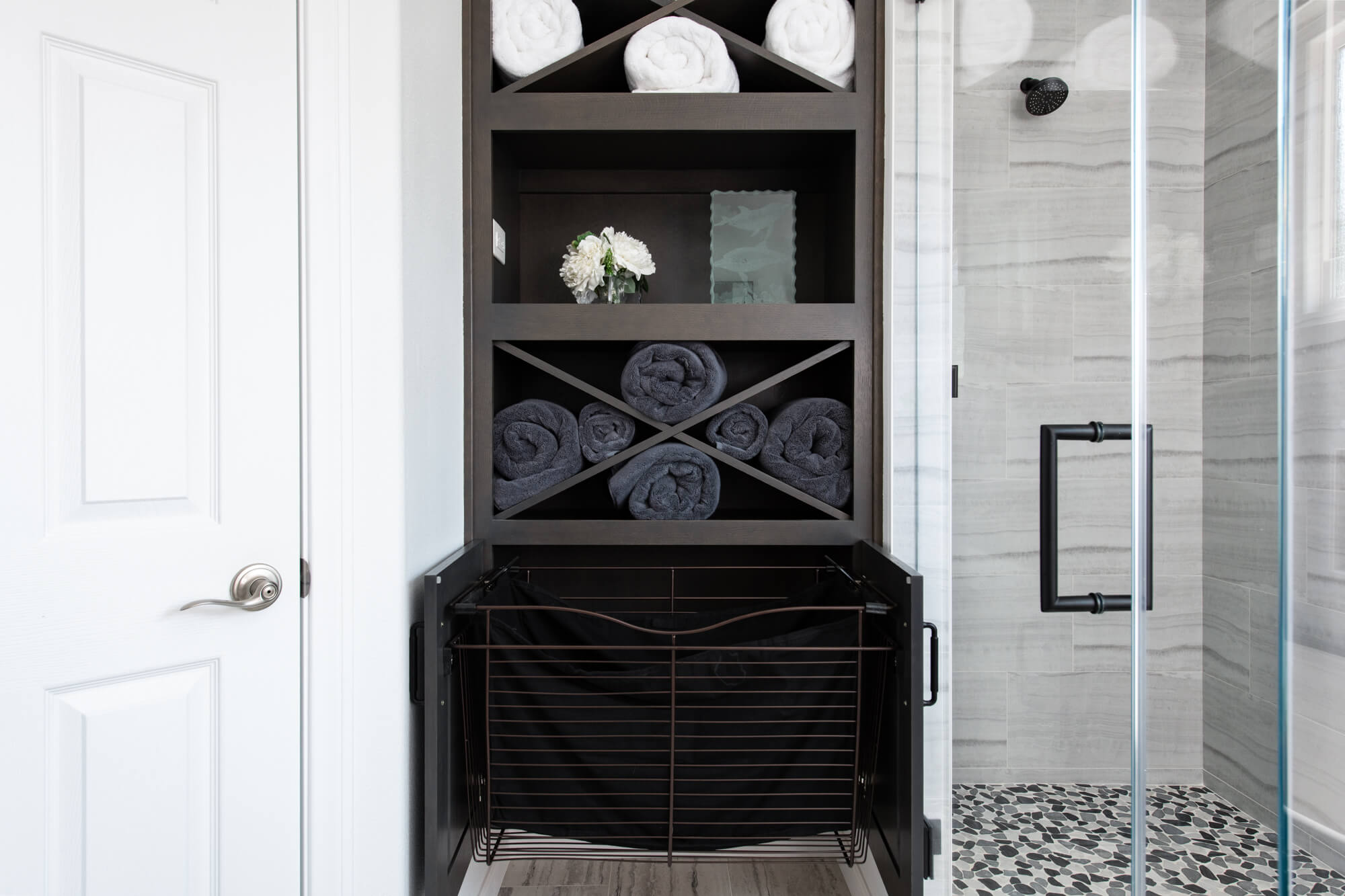 Camouflage-shampoo-niche-in-bathroom-remodel