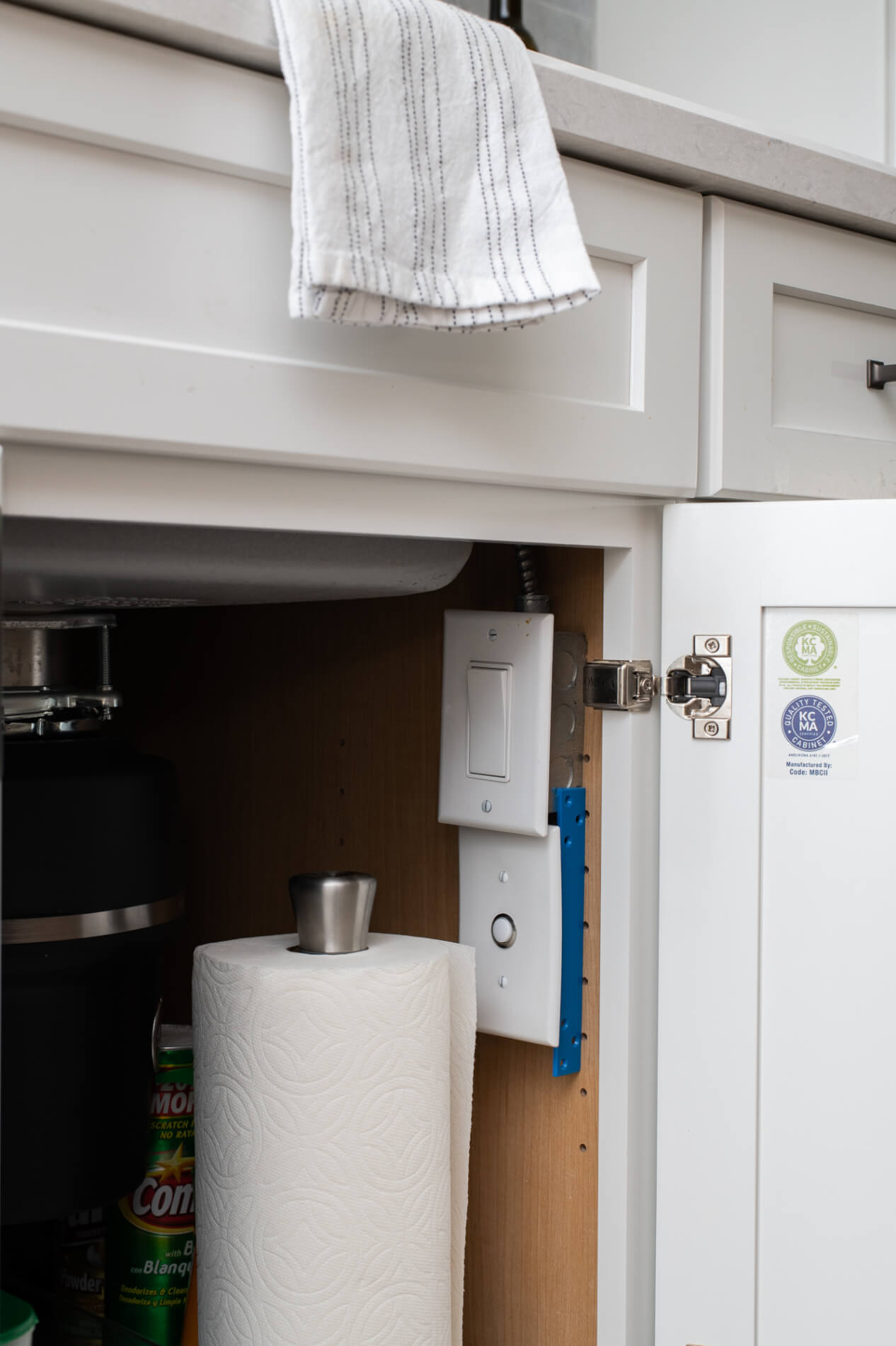 Quartz-countertop-in-Lake-Forest-Bathroom-Renovation