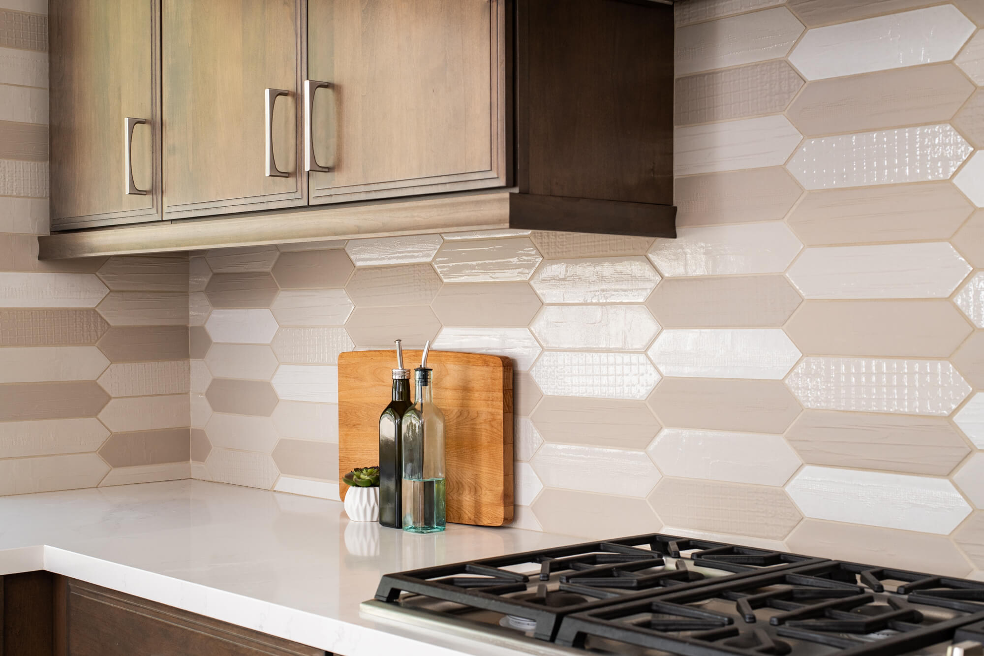 Porcelain tile geometric backsplash with seamless design in kitchen remodel