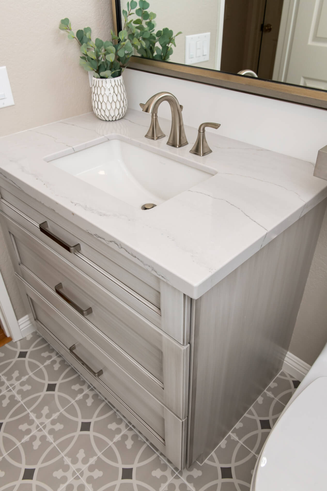 Sleek-shower-bench-in-bathroom-remodel