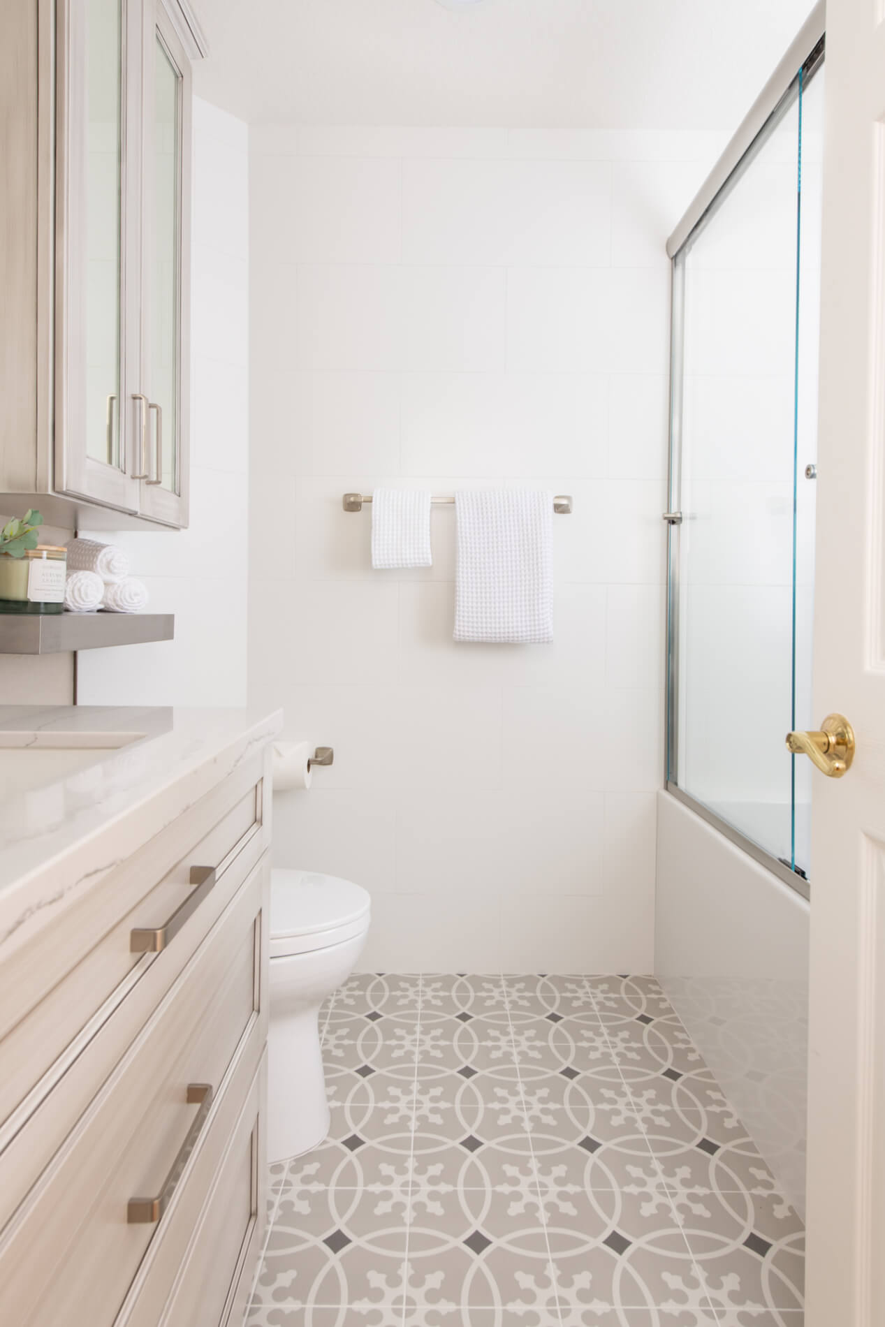 Foothill Ranch bathroom remodel with trendy floor tile design