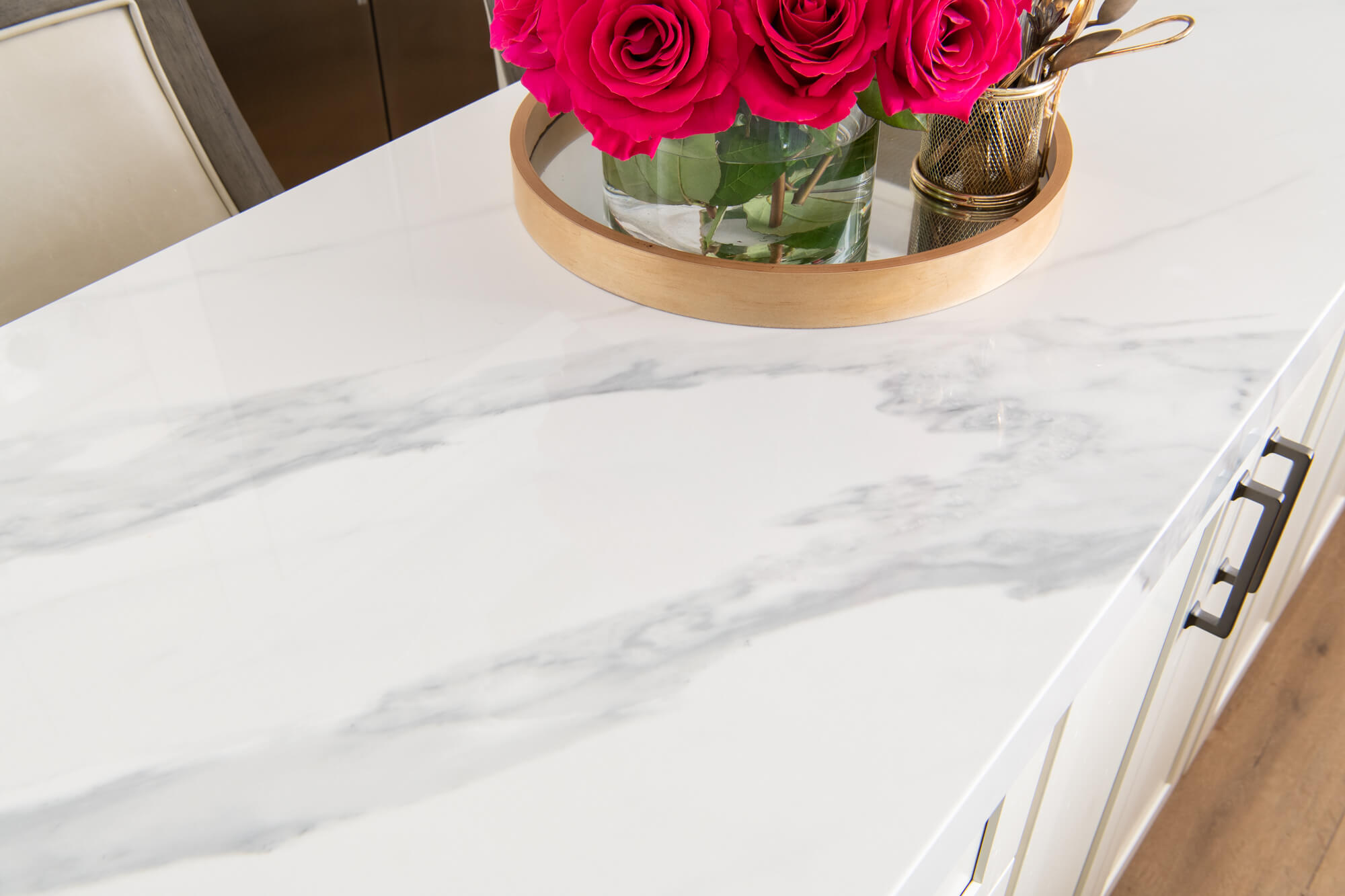 Vadara-quartz-countertop-with-veining-in-remodel