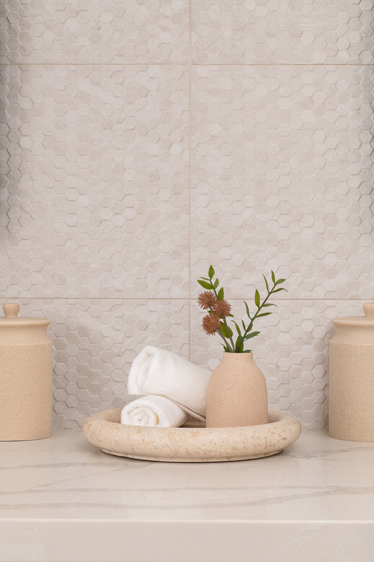 quartz-stone-countertop-porcelain-geostone-backsplash