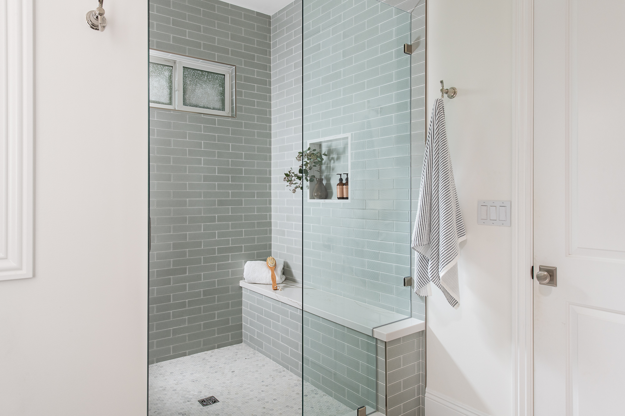 shower-bench-towel-hooks