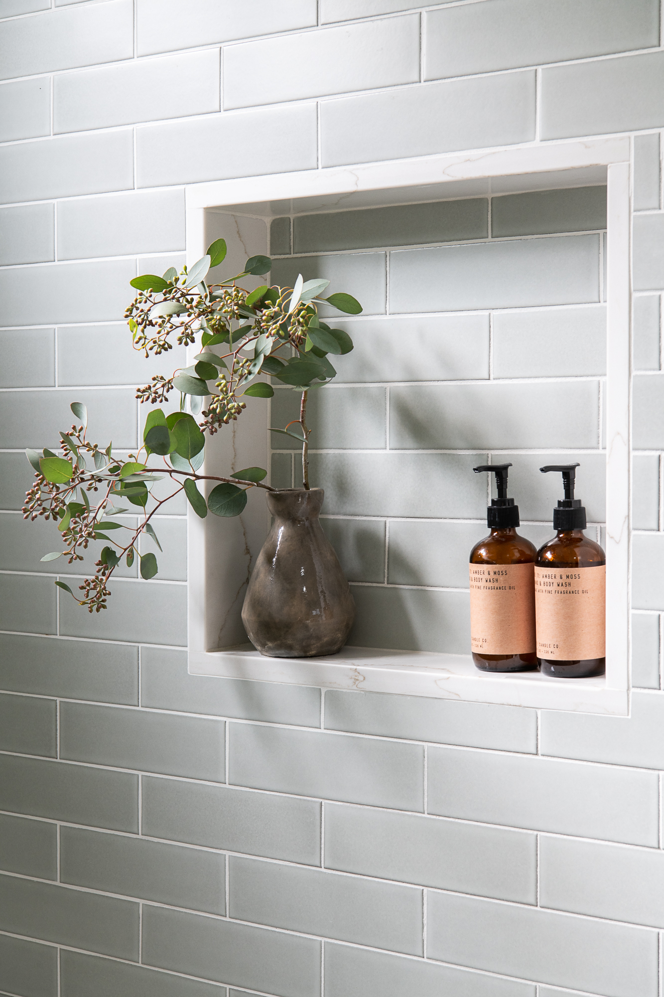 shower-niche-schluter-trim-snow-white