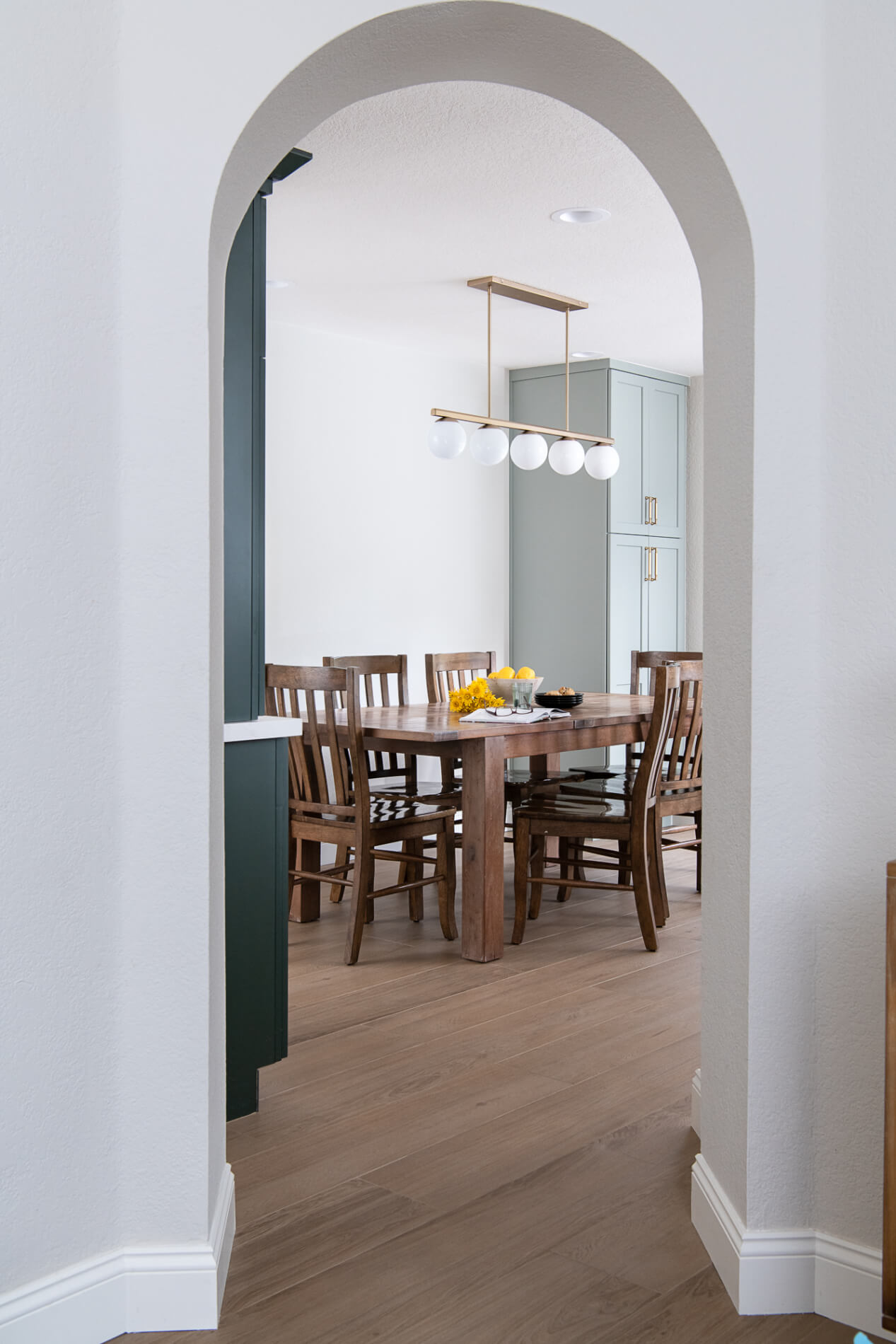 porcelain-deck-day-staggered-subway-tile-flooring