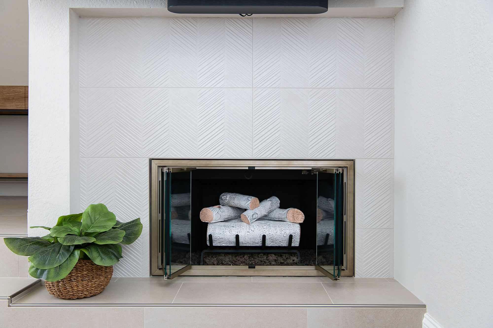 reface-fireplace-etik-beige-hearth