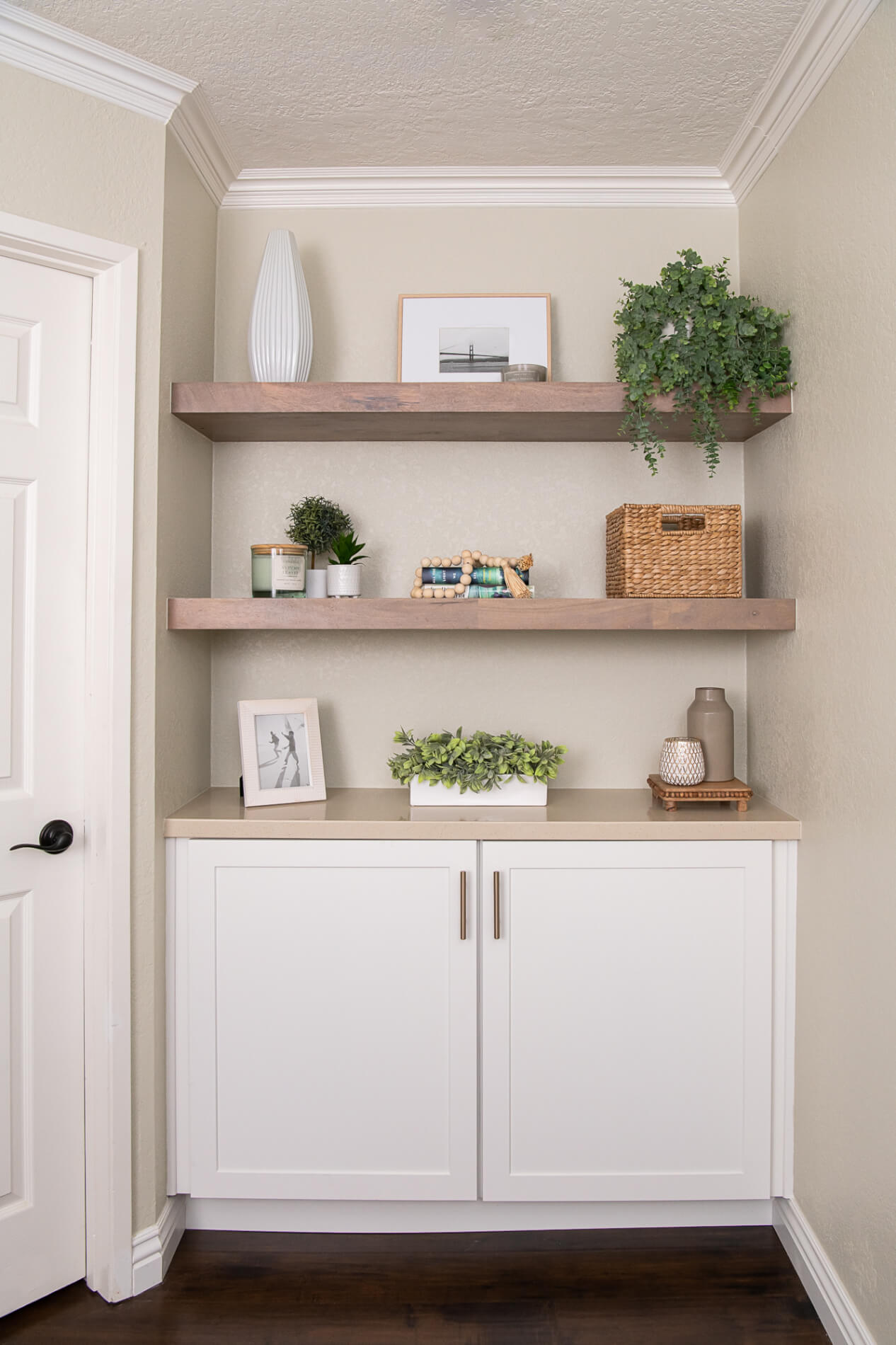 new-crown-moulding-and-two-floating-shelves-for-storage