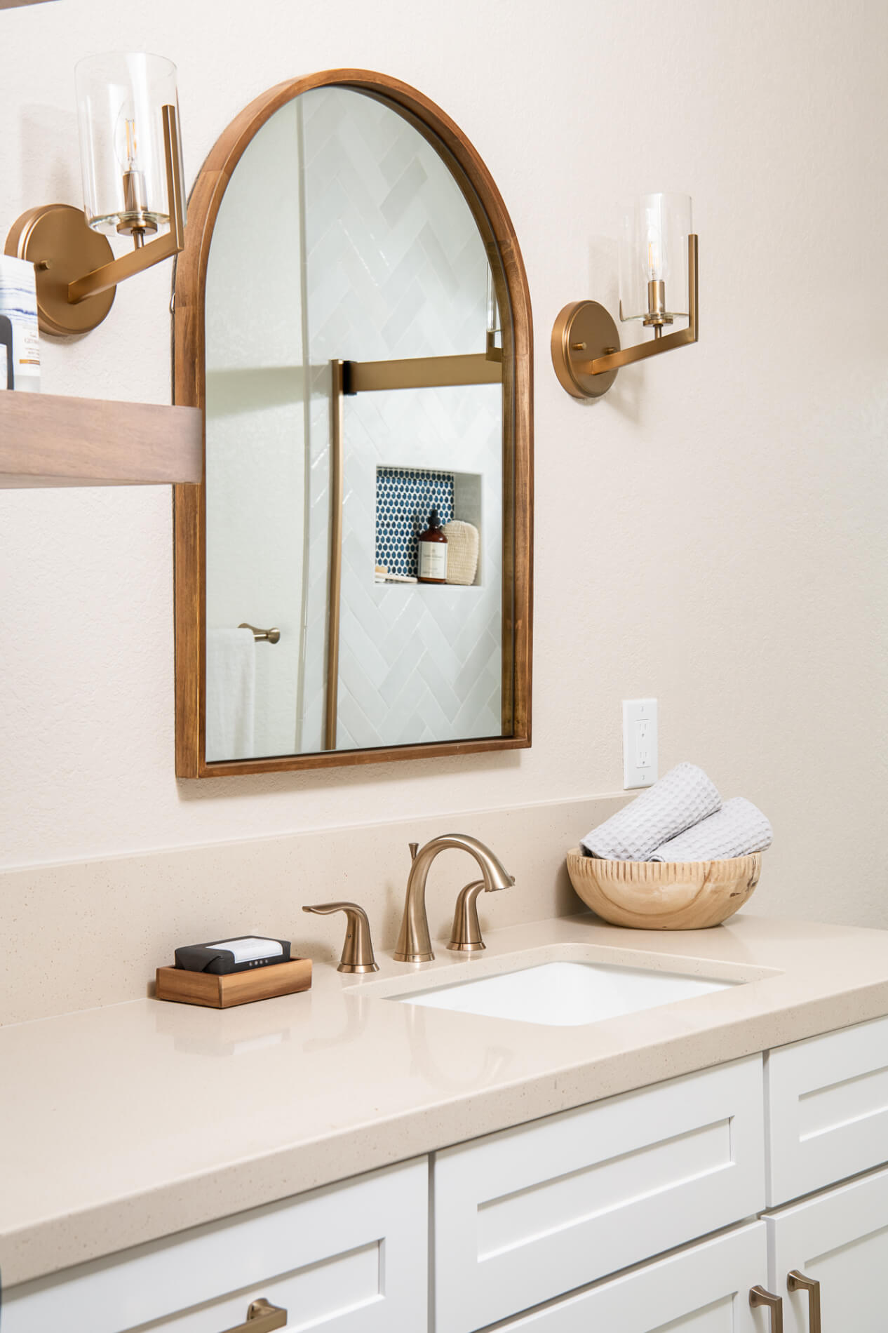two-handle-widespread-bathroom-faucet-champagne-bronze