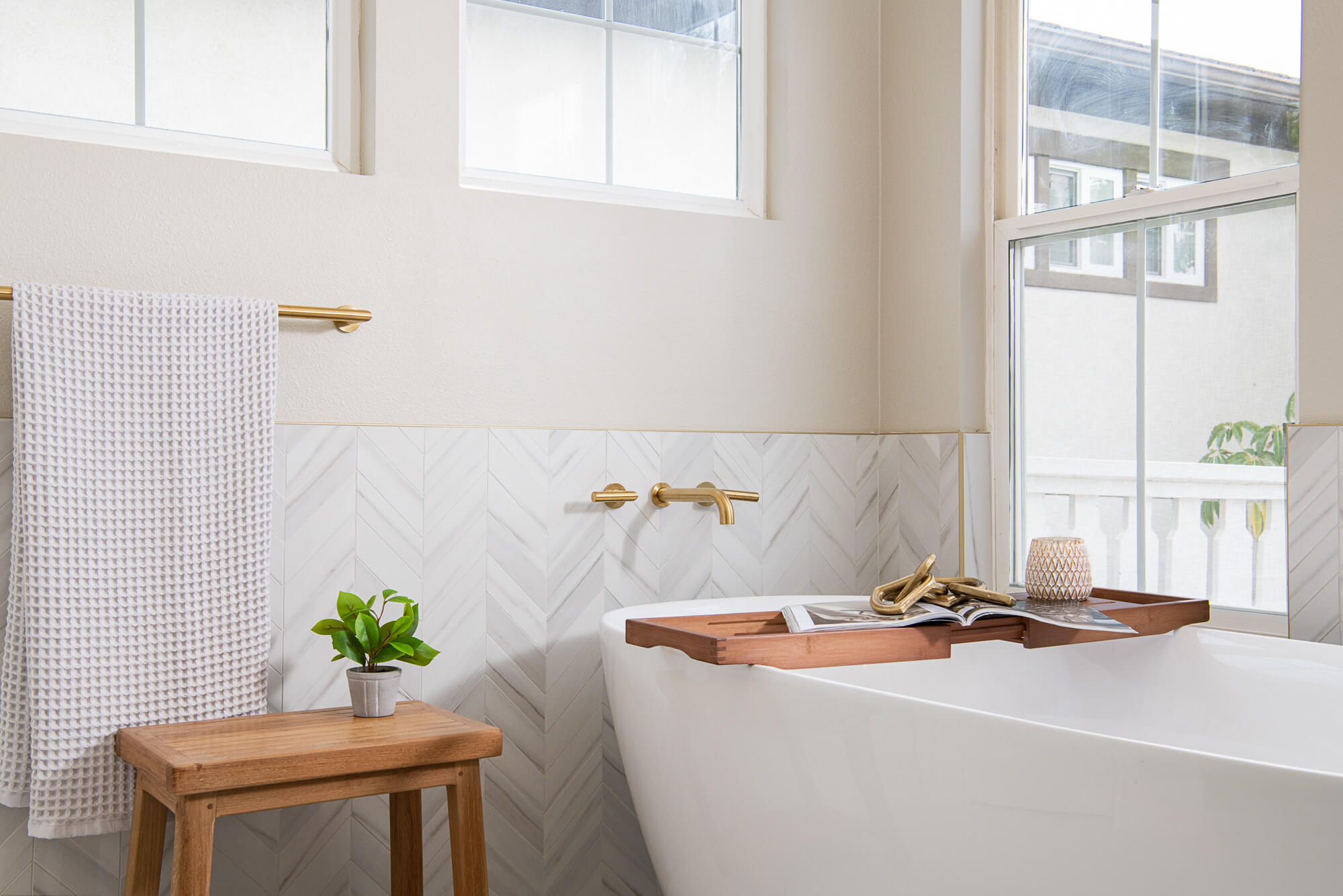 chevron-patterned-porcelain-tile-wainscoting