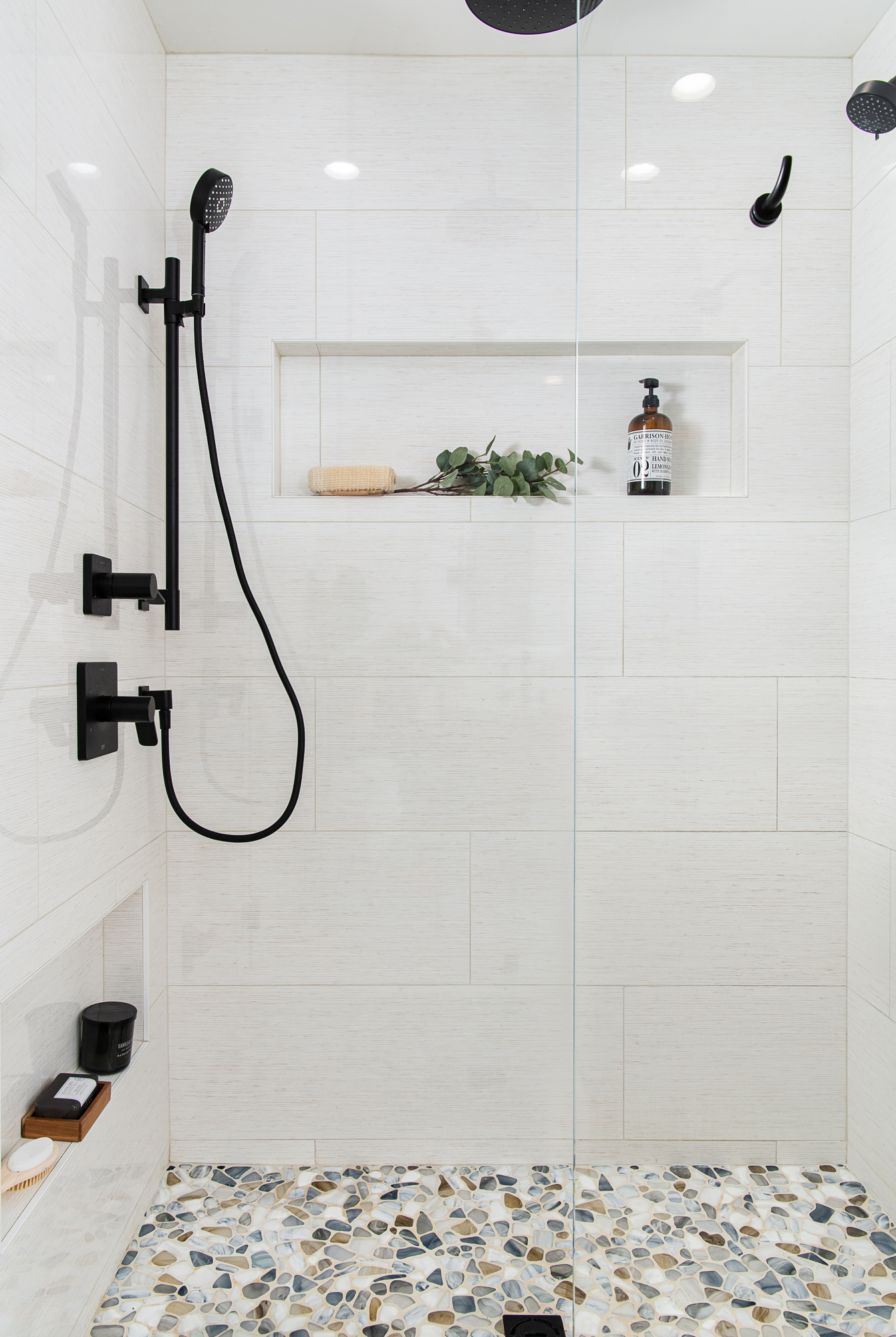 Oasis-glass-frosted-glass-mosaic-glass-pebbles-in-riverglass-color