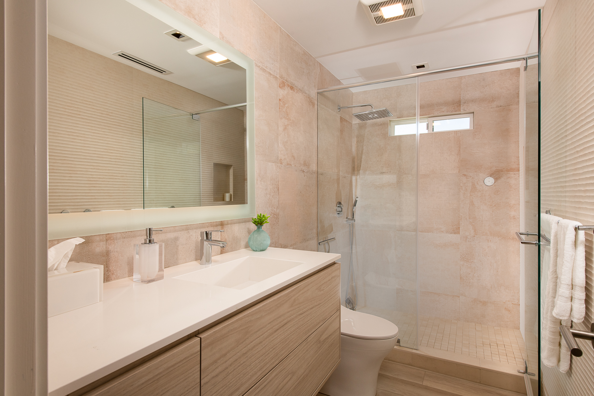 21-custom-Omega-Pinnacle-cabinets-in-Laminate-Lake-House-lighted-mirror-square-can-lights