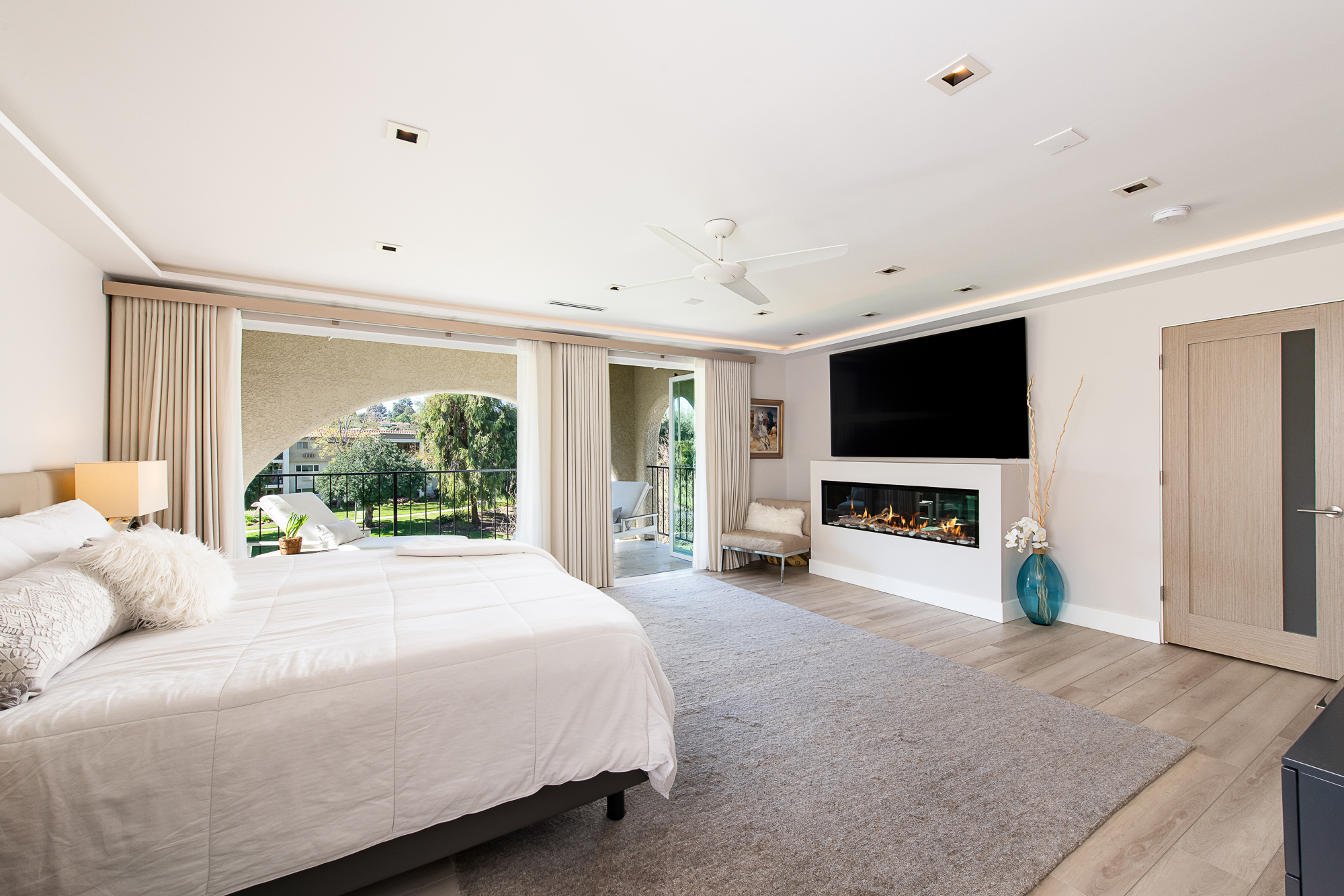 34-new-baseboards-paint-luxury-vinyl-plank-flooring-in-color-oak