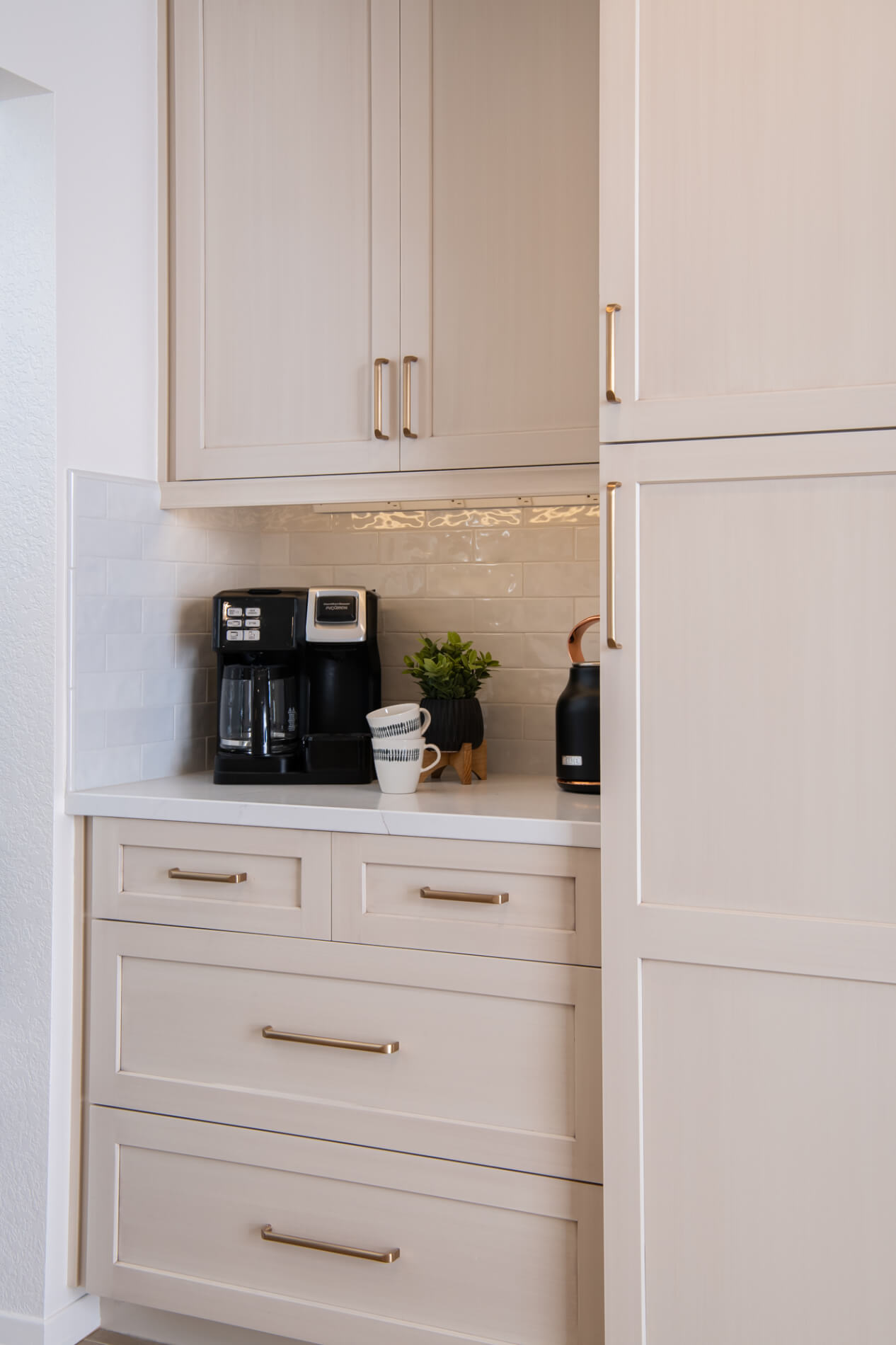 coffee-station-with-under-cabinet-lighting