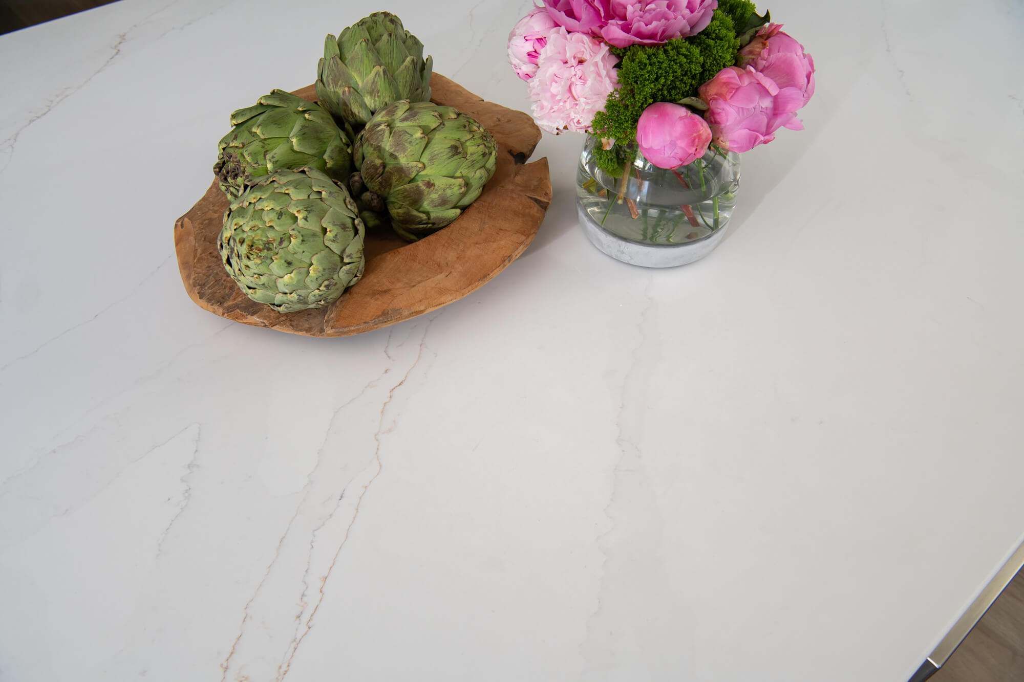 Vadara-polished-quartz-stone-countertops-in-white-aurora