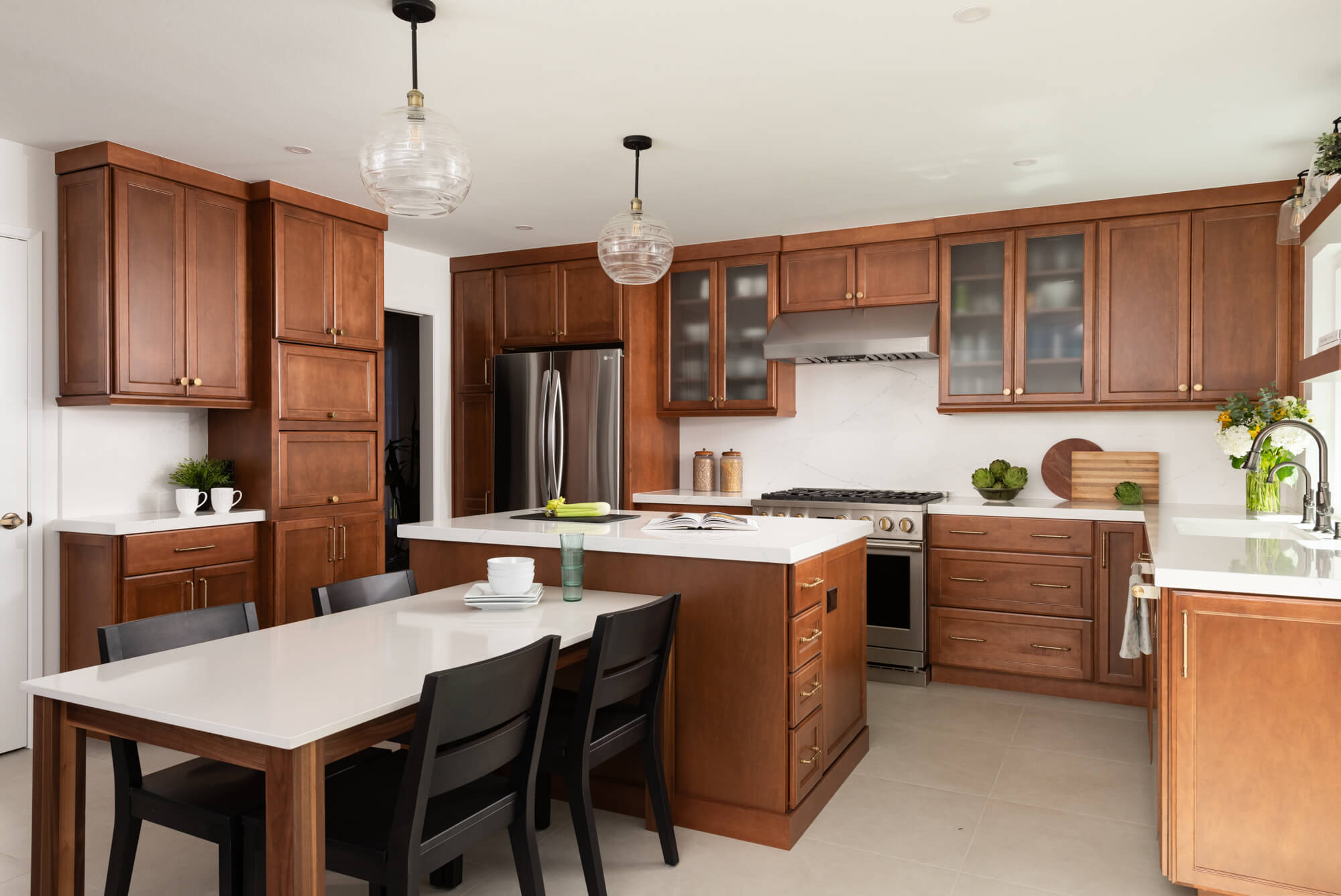 Shaker Kitchen Cabinets with a Neutral Palette - Omega