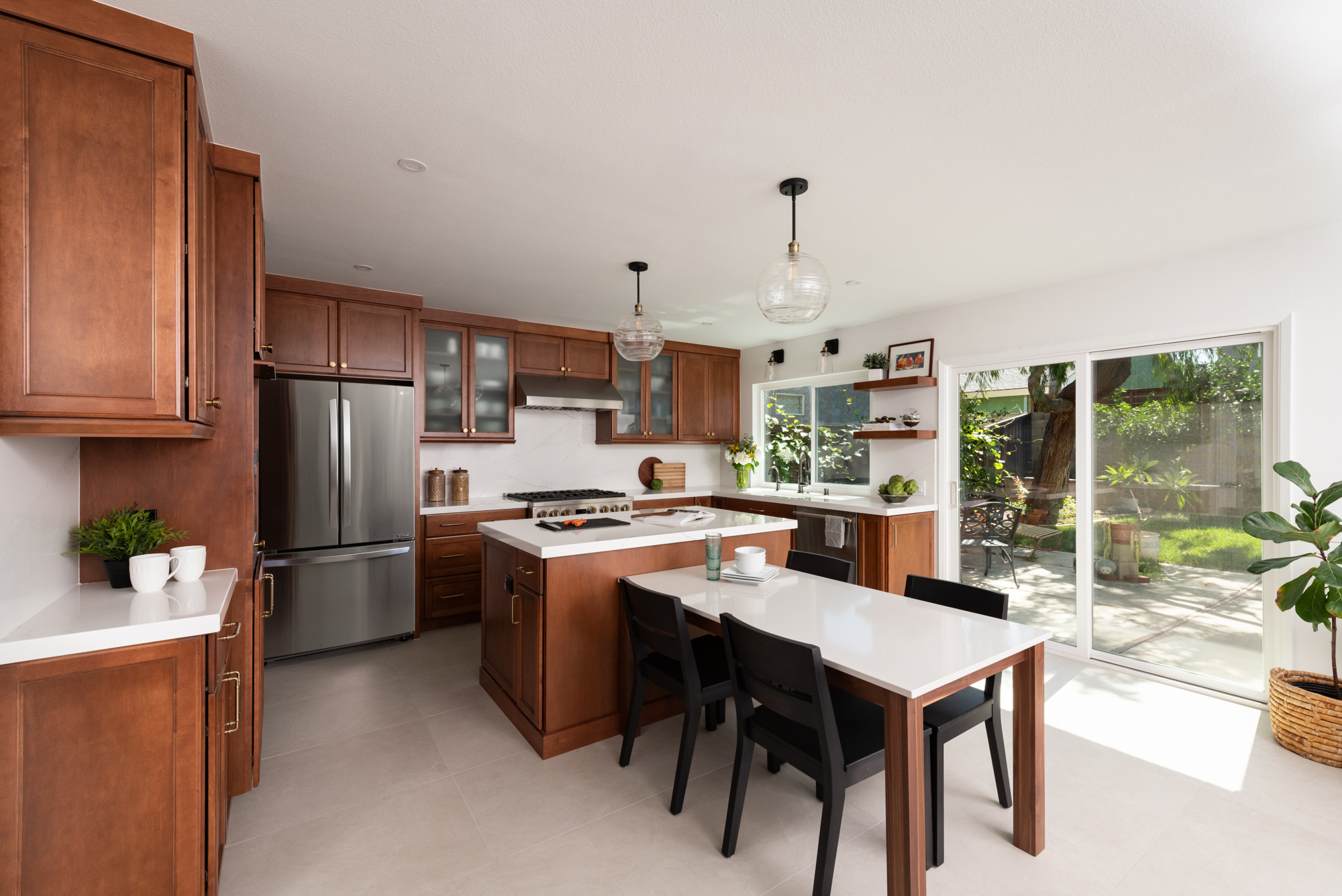 countertops-and-backsplash-Silestone-polished-quartz-in-ethereal-noctis
