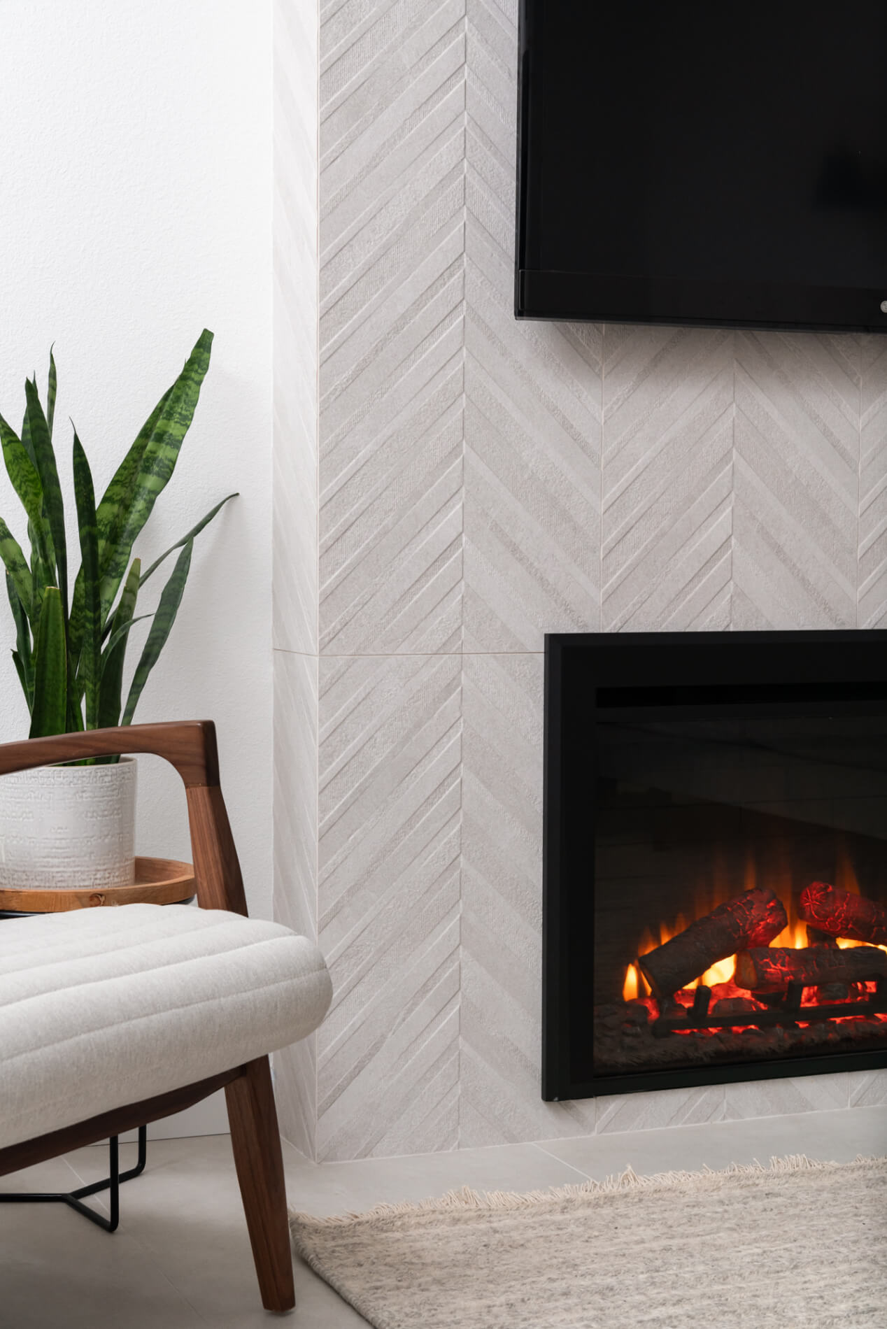 full-height-bump-out-with-heat-n-glow-electric-fireplace-insert