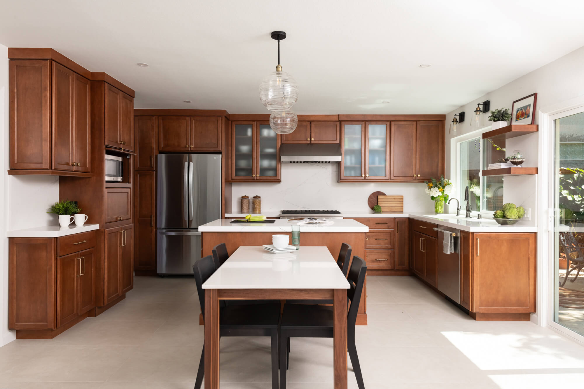 custom-island-in-canyon-finish-looks-stunning-with-additional-table