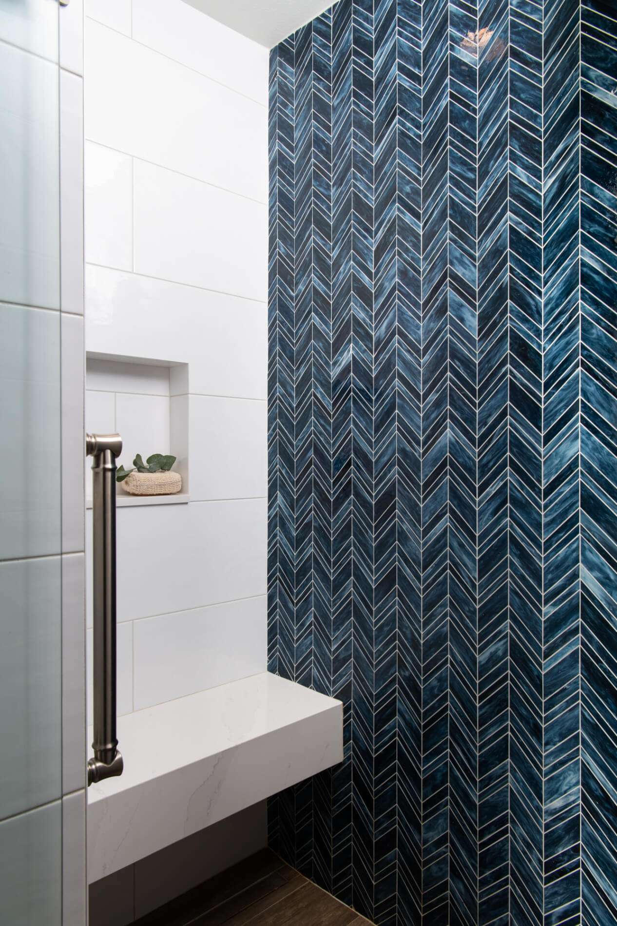 Emser-glazed-ceramic-plain-white-gloss-shower-wall-field