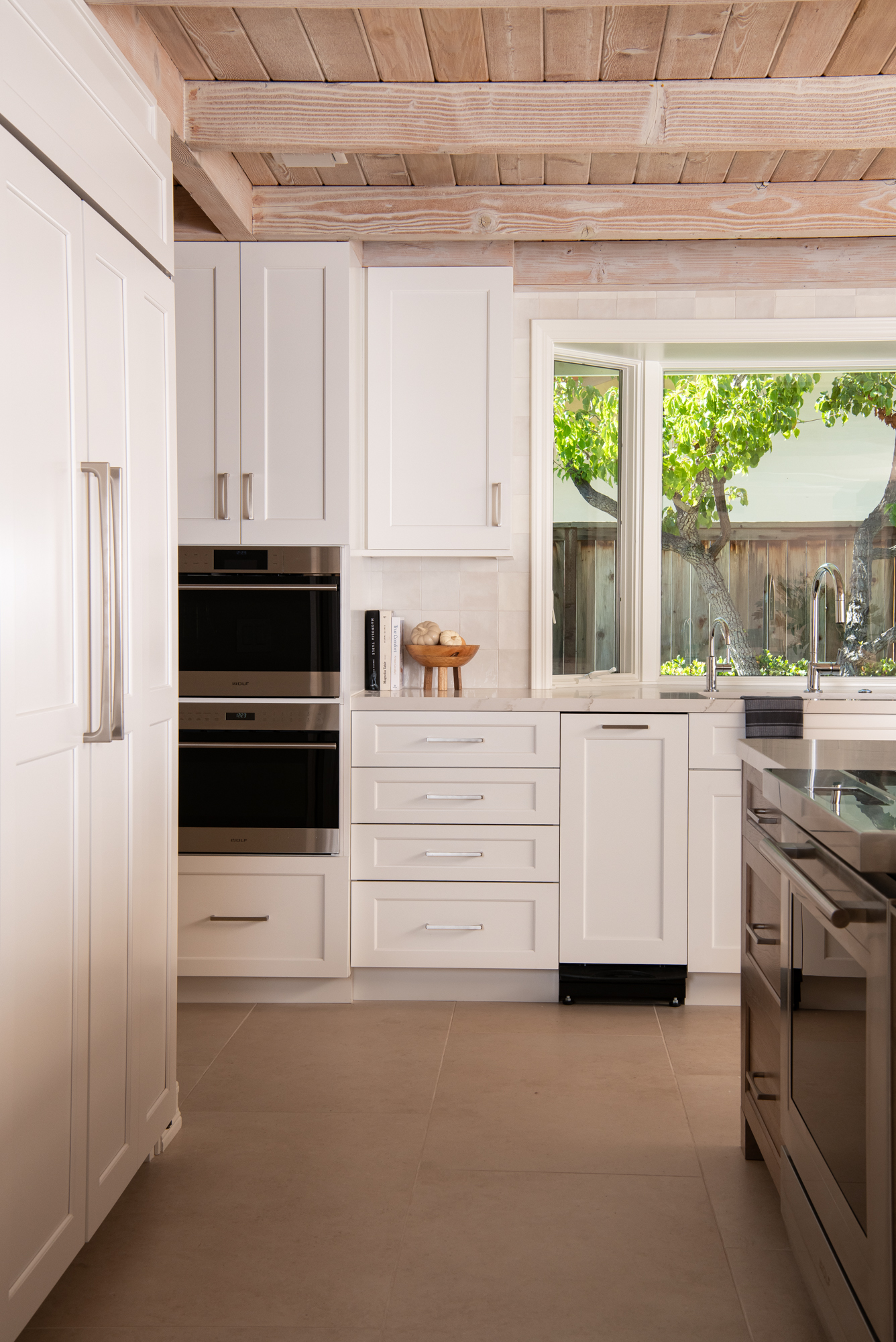 36-inch-slide-in-induction-range-mounted-into-island