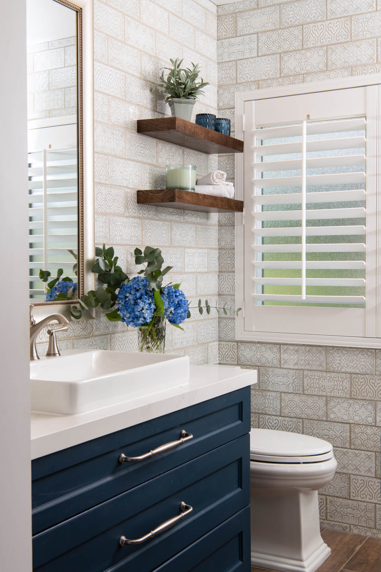 Omega-dynasty-cabinets-in-maple-Blue-Lagoon-with-satin-nickel-pulls