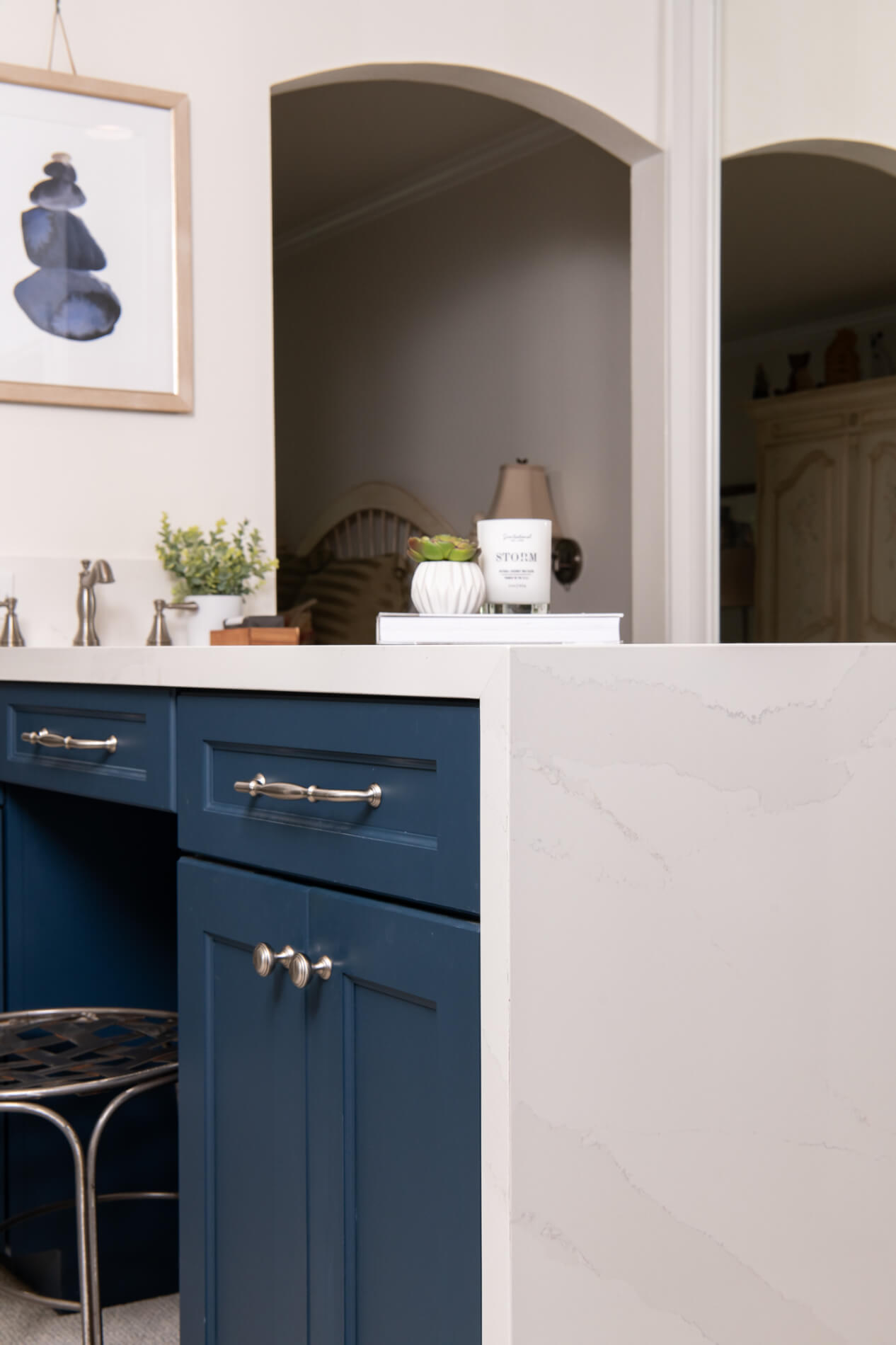 peninsula-with-waterfall-edge