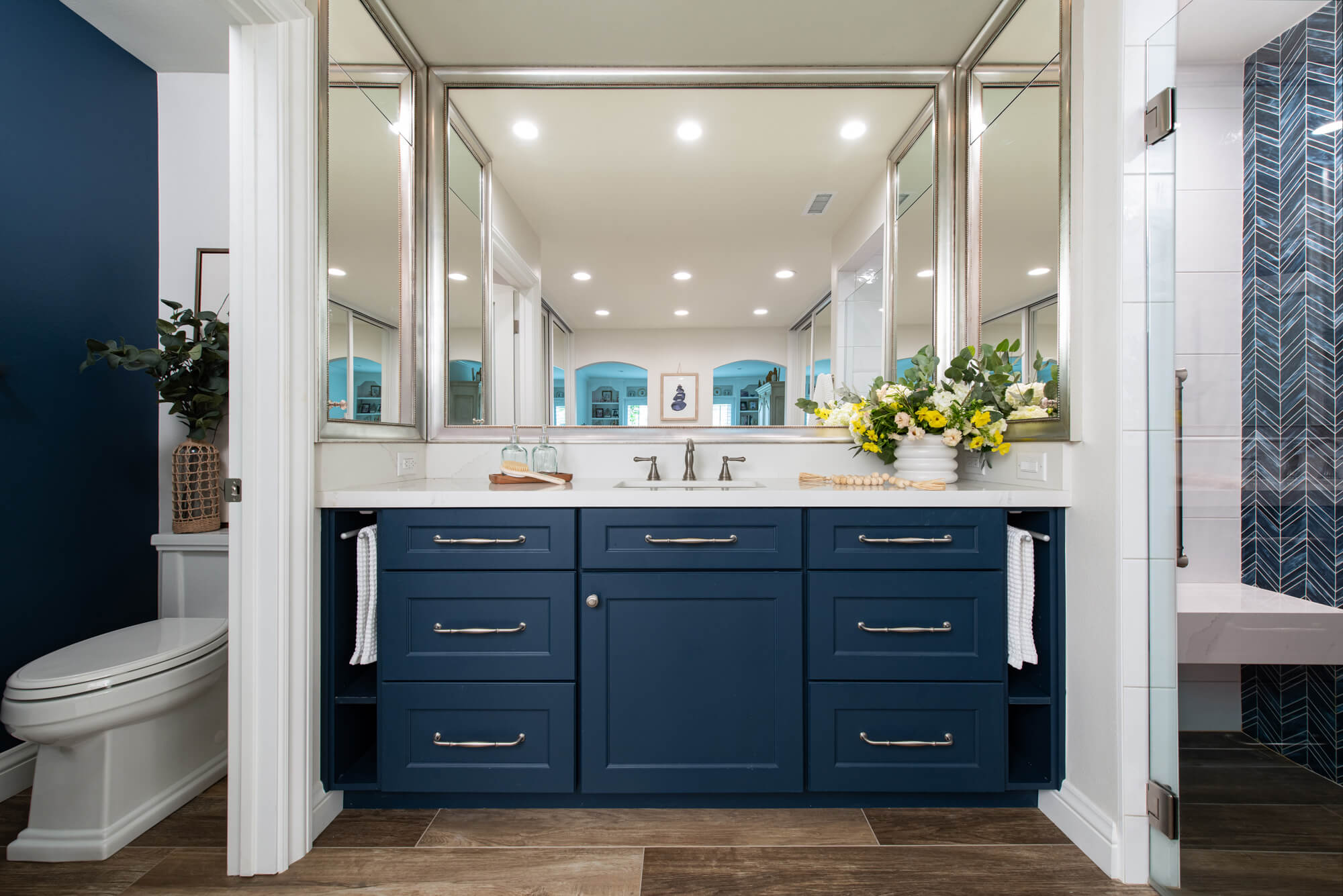 maple-Omega-dynasty-shaker-cabinets-in-blue-lagoon