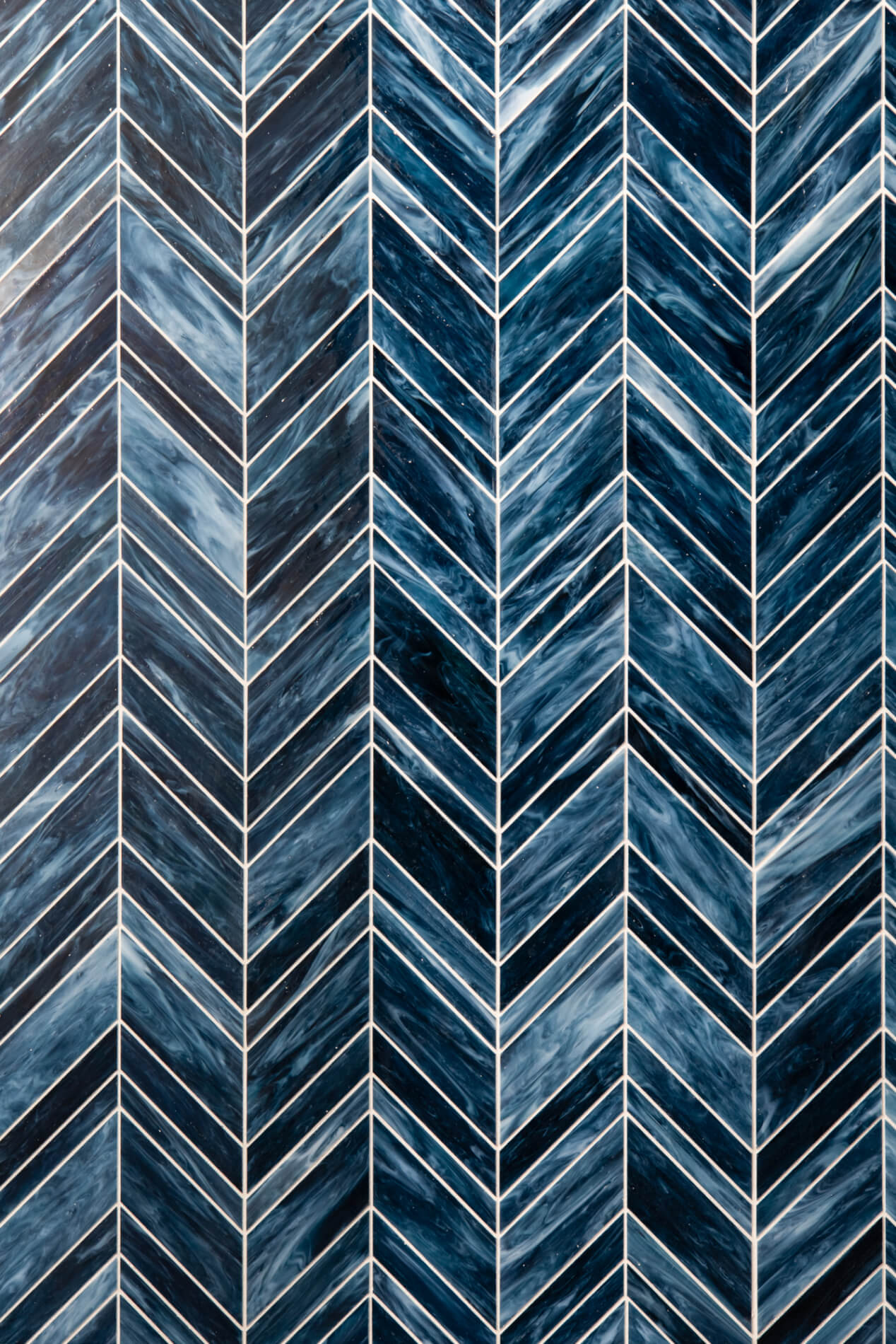 shower-accent-wall-glass-mosaic-by-Emser-color-H2O-navy